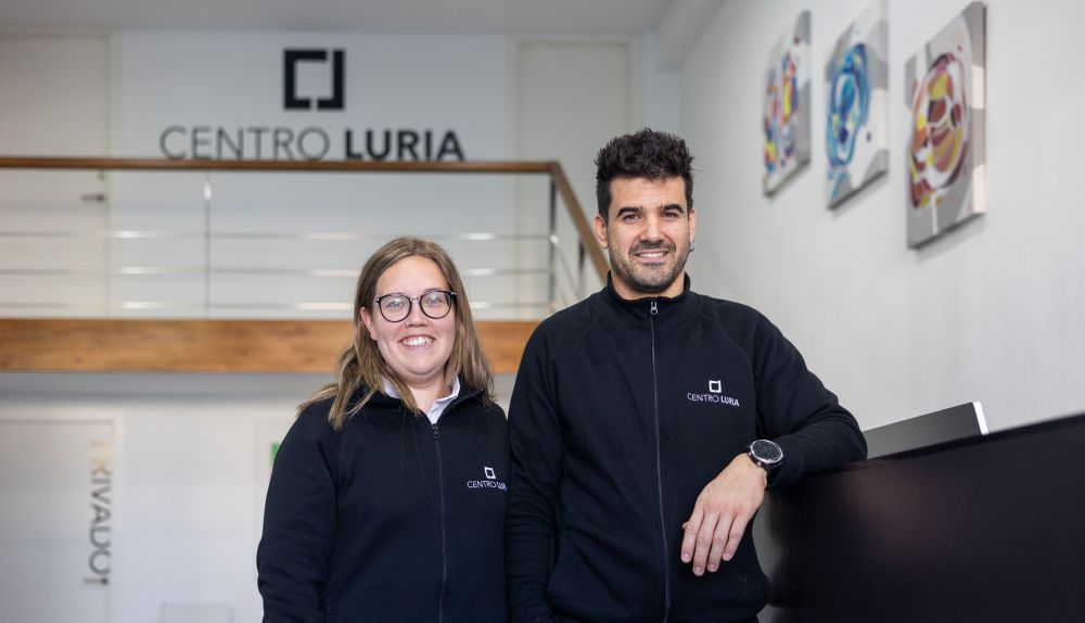 Iván Arroyo y María Jiménez en el centro.