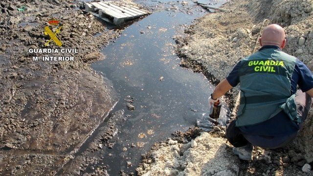 Arroyo en el que vertían las sustancias contaminantes. Foto: Guardia Civil