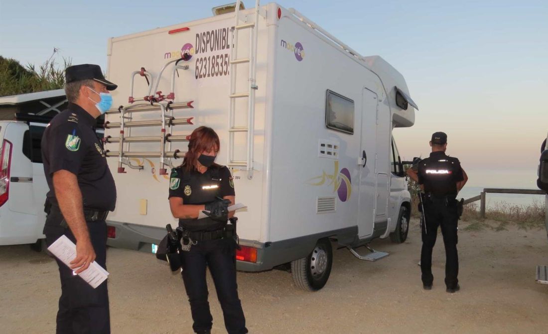 Un dispositivo policial  de retirada de caravanas