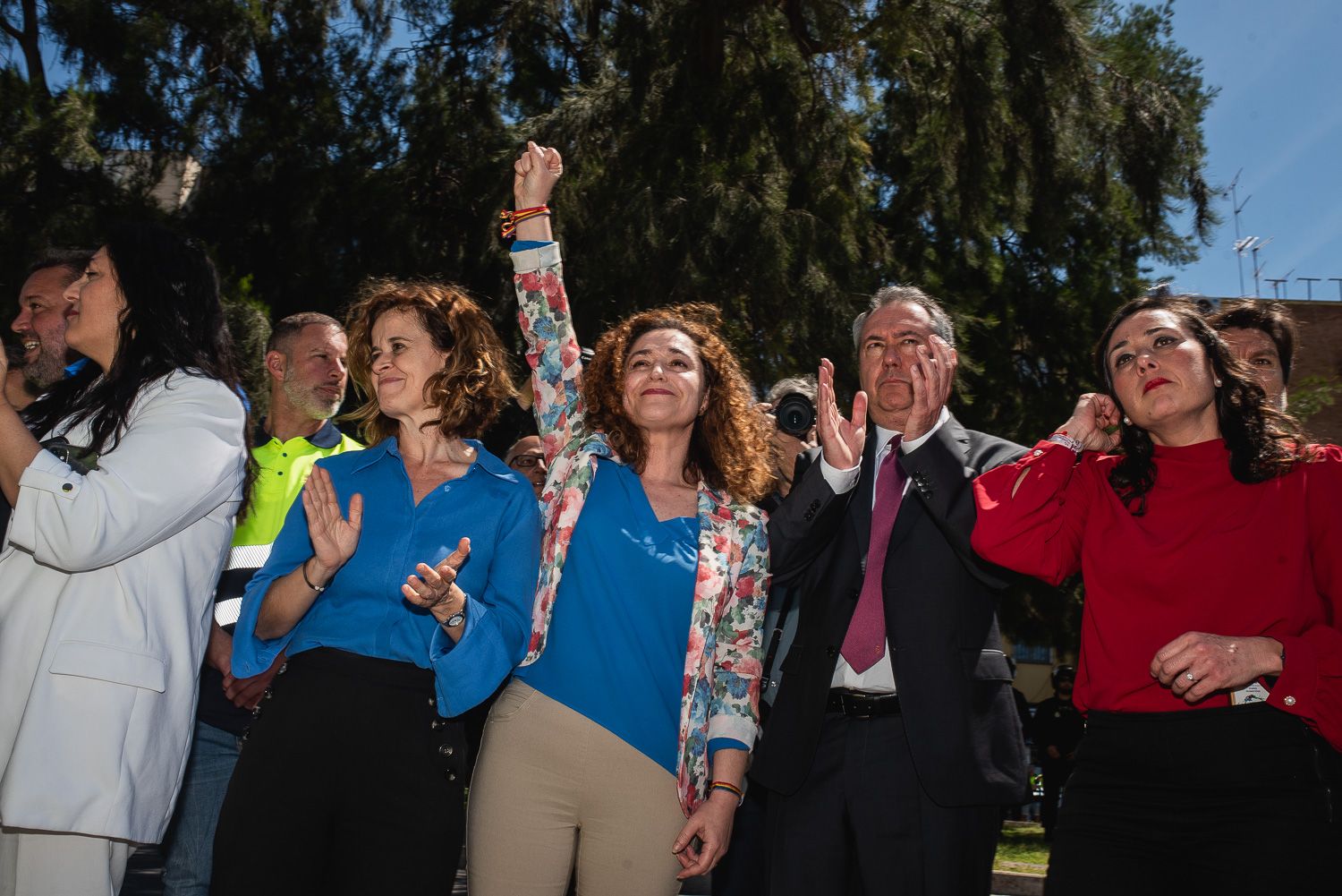 Trabajadores de Acerinox se concentran a las puertas del Parlamento andaluz