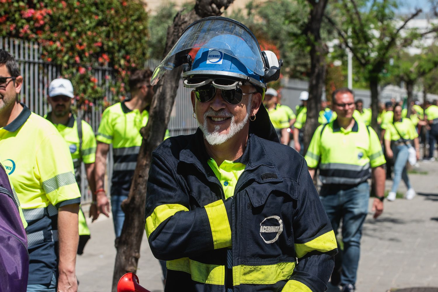 Trabajadores de Acerinox se concentran a las puertas del Parlamento andaluz