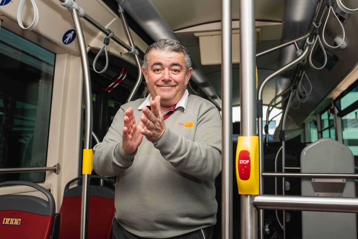 Miguel Ordóñez, chófer de Tussam y protagonista del anuncio. 