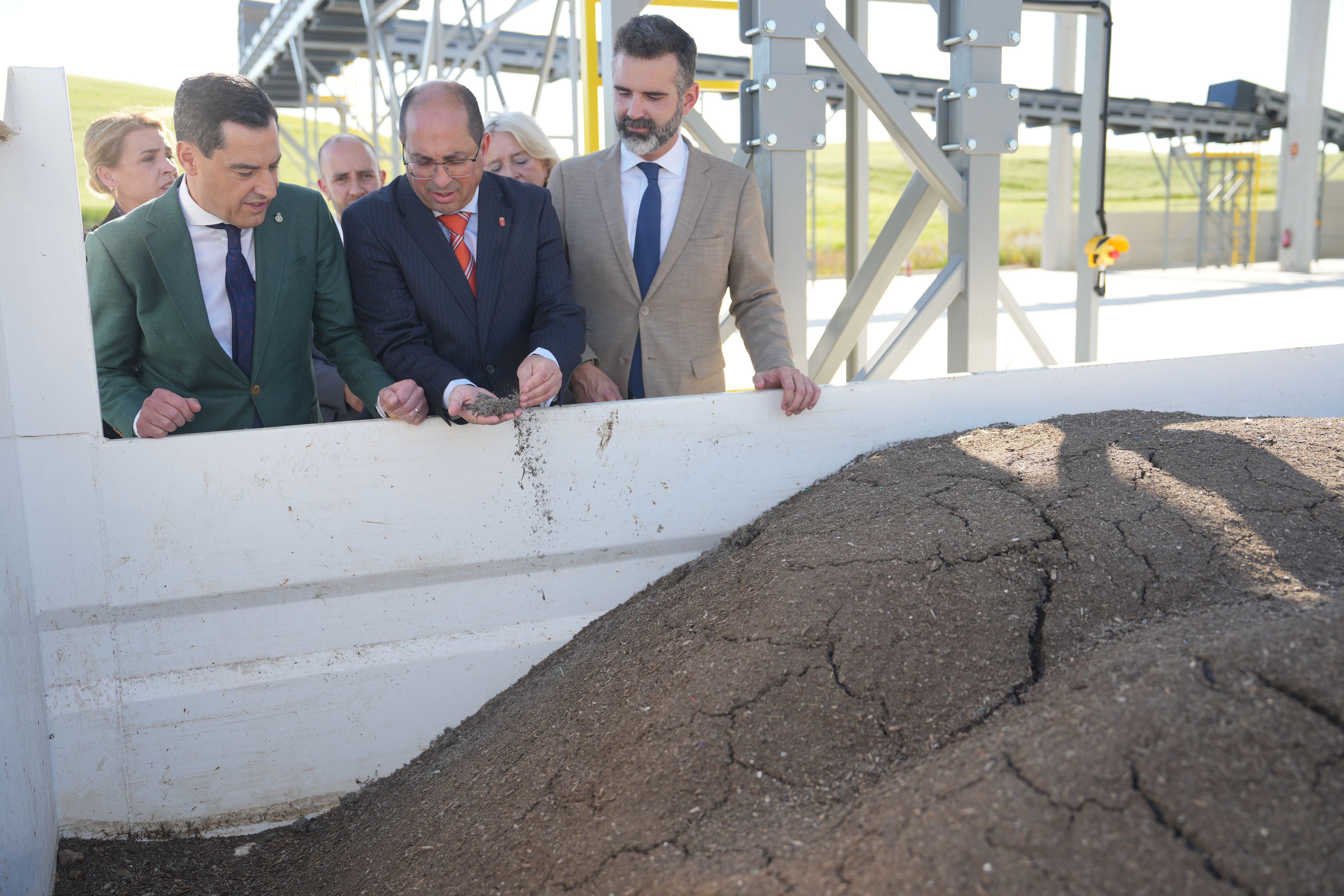 Juanma Moreno ha inaugurado hoy la planta de compostaje del municipio de Villamartín.