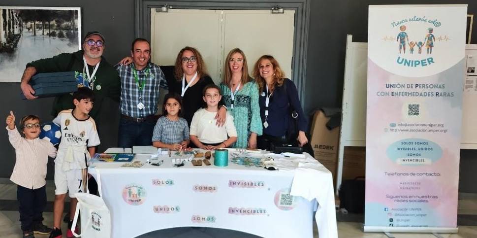 Integrantes de la asociación Uniper, una de las que impulsan la lucha por las enfermedades raras.
