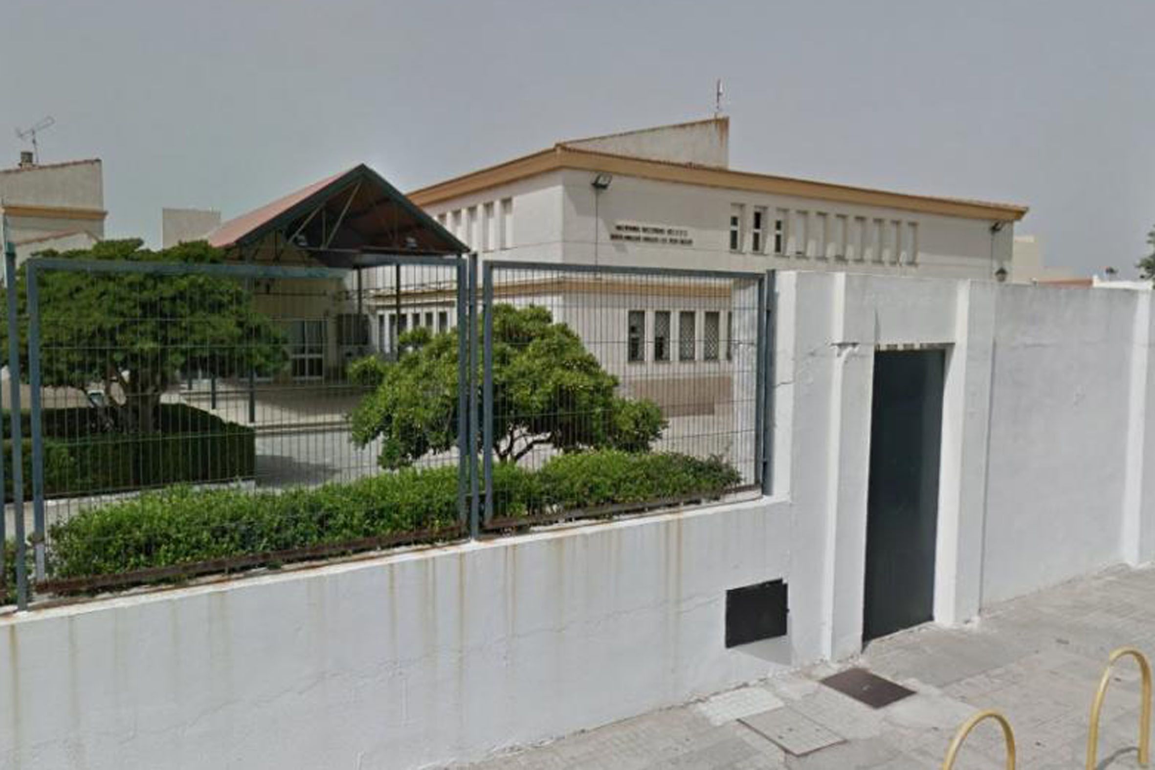 El CEIP Giner de los Ríos, en Barbate, que sufrió varios daños por las lluvias del pasado mes. AYUNTAMIENTO DE BARBATE El CEIP Giner de los Ríos, en Barbate, que sufrió varios daños por las lluvias del pasado mes. AYUNTAMIENTO DE BARBATE
