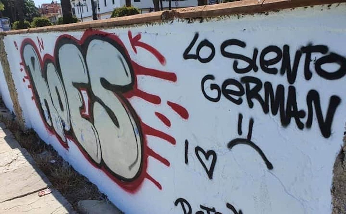 Graffiti en uno de los muros del parque Calderón en El Puerto.