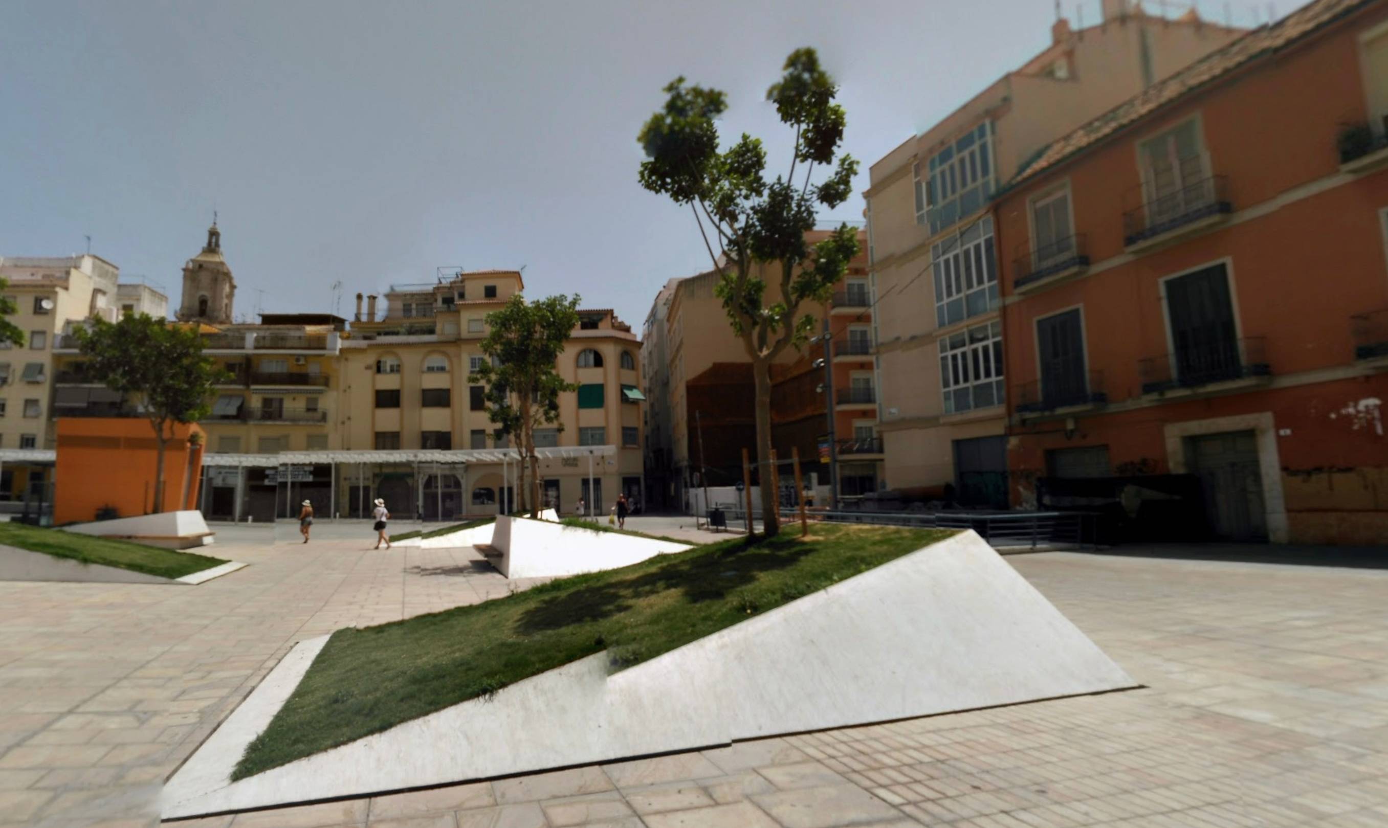 La plaza de Enrique García-Herrera, más conocida como plaza de Camas, en Málaga, donde tuvo lugar el suceso, en una imagen de Google Maps.