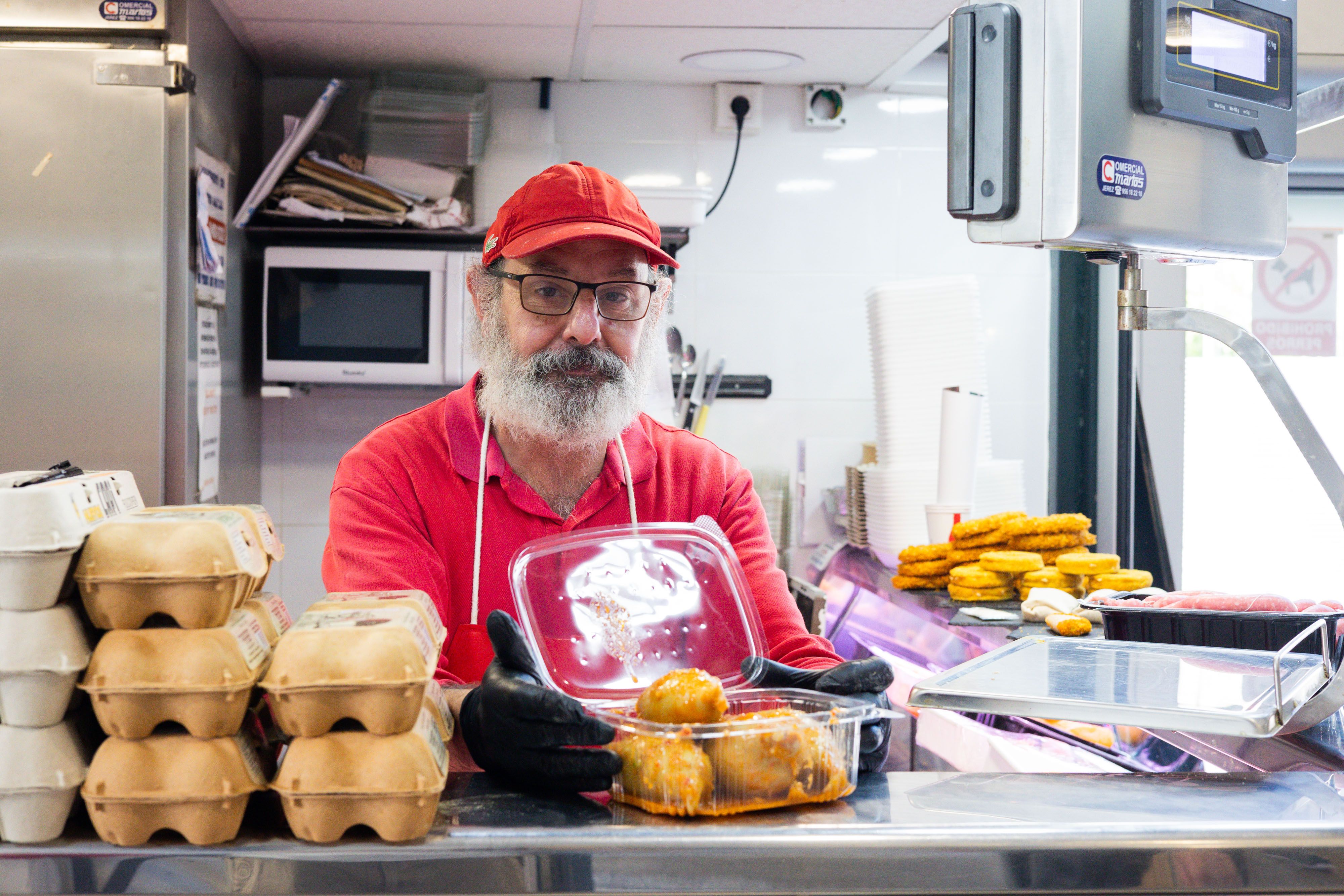 Jesús Ramírez en su puesto en la Plaza. Jesús Ramírez en su puesto en la Plaza.