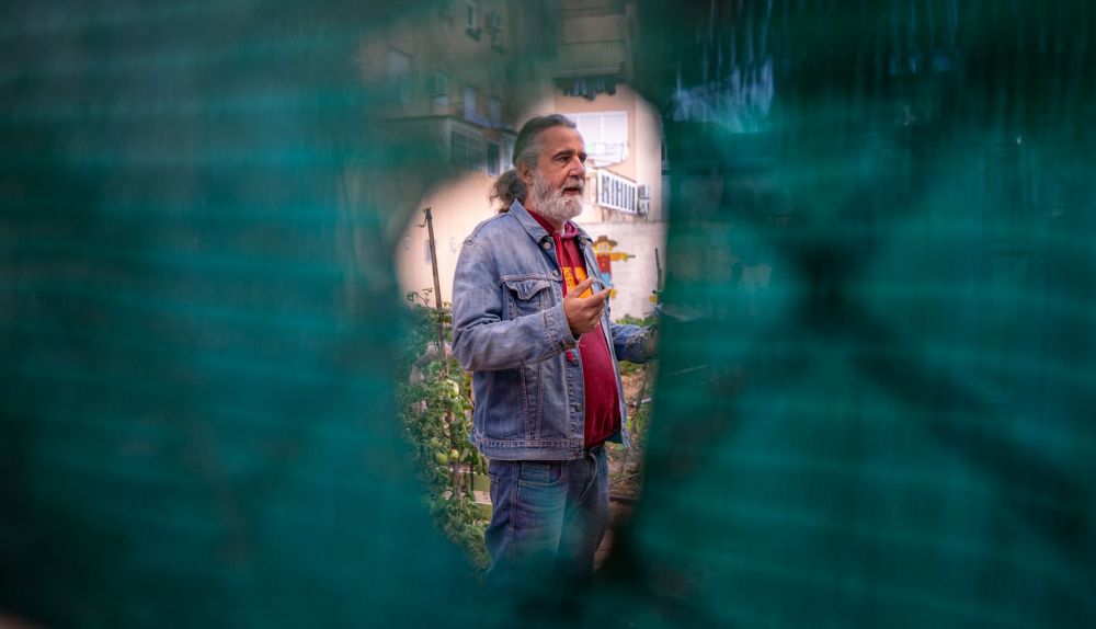 Lorente está muy implicado en varias asociaciones y es un gran partidario de las terapias basadas en el diálogo.