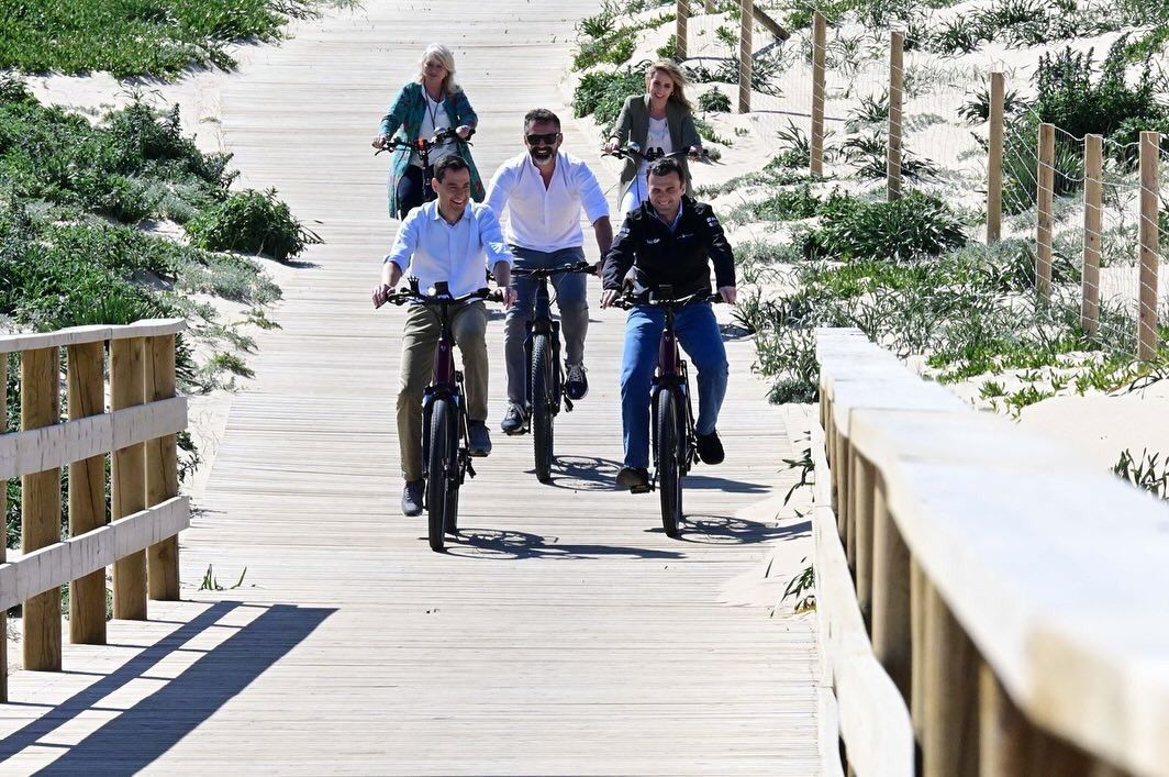 Moreno, Fernández-Pacheco y Bruno García, de avanzadilla frente a Almudena Martínez y Mercedes Colombo, en una imagen difundida por Diputación de Cádiz. Moreno, Fernández-Pacheco y Bruno García, de avanzadilla frente a Almudena Martínez y Mercedes Colombo, en una imagen difundida por Diputación de Cádiz.