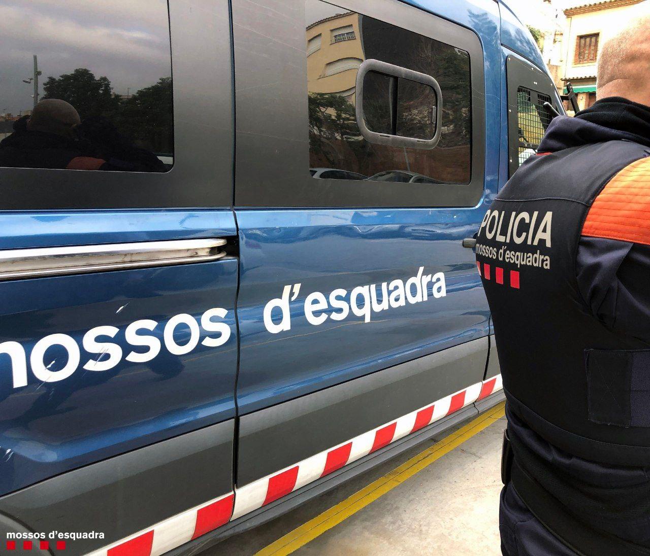 Los Mossos d'Esquadra detienen a un joven depredador sexual que estrangula a cinco mujeres para abusar de ellas en Barcelona. MOSSOS