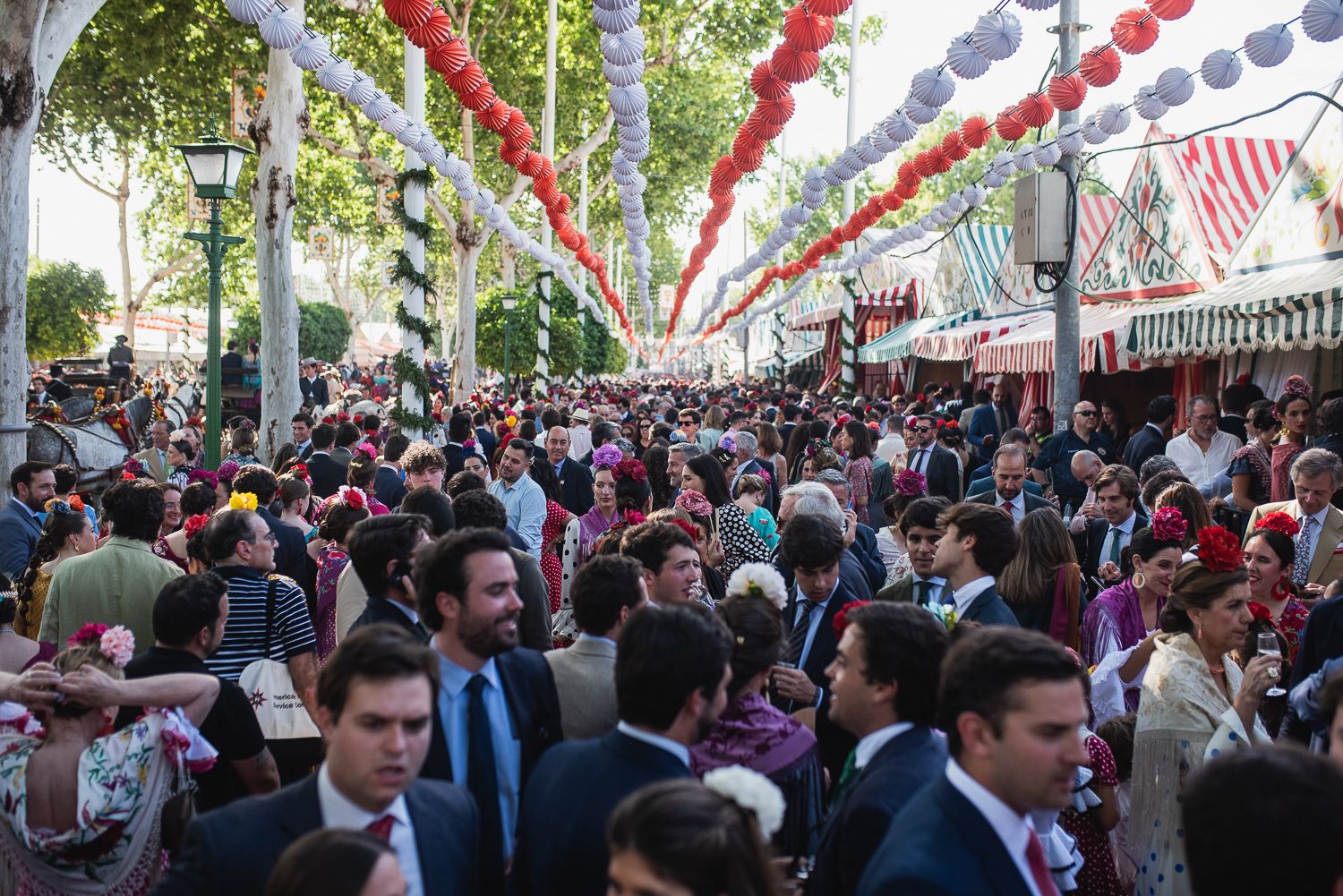 Una multitud en la Feria de Sevilla.