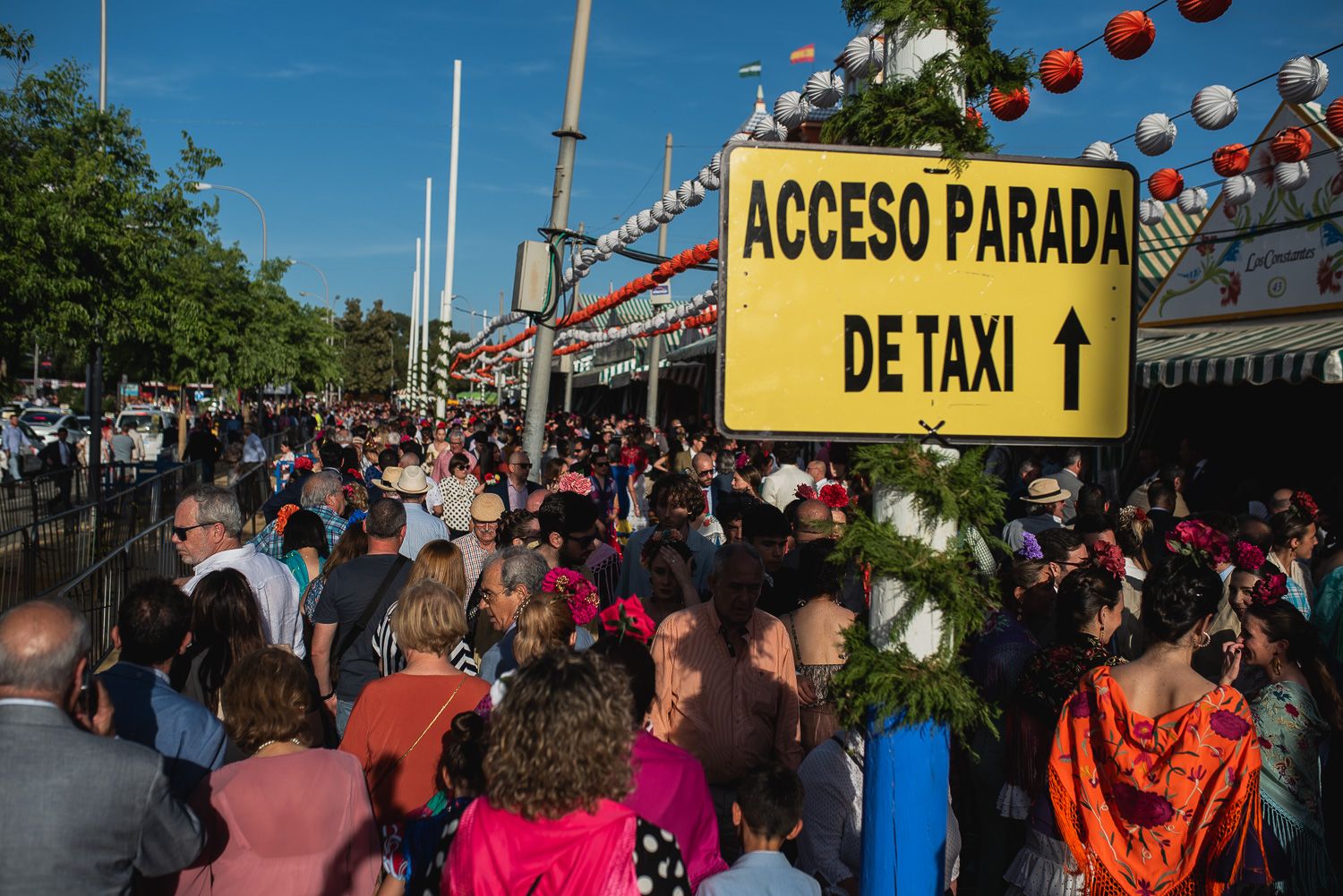El entorno de la cola de los taxis en la Feria de Sevilla.