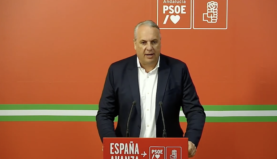 El secretario general del PSOE de Cádiz, Juan Carlos Ruiz Boix, en rueda de prensa.