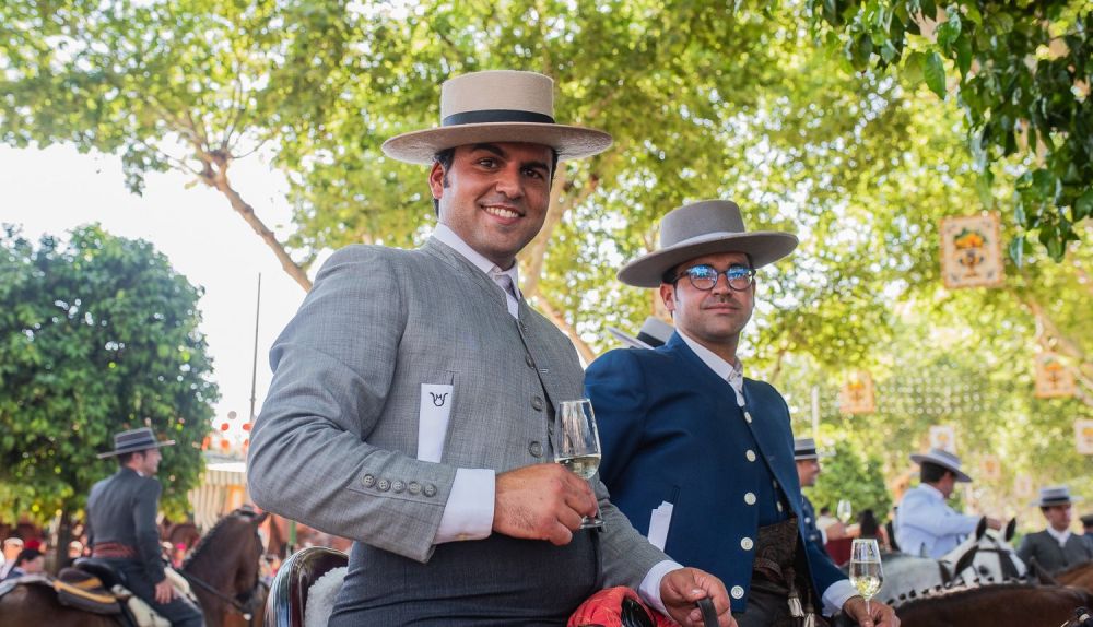Un lunes brillante en la Feria de Abril de Sevilla.