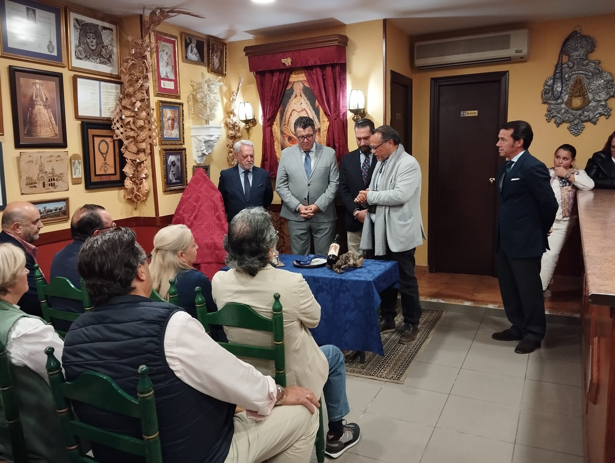 Los rocieros jerezanos calientan motores para la romería. Acto celebrado en el Viejo Simpecao dedicado al pregonero. 