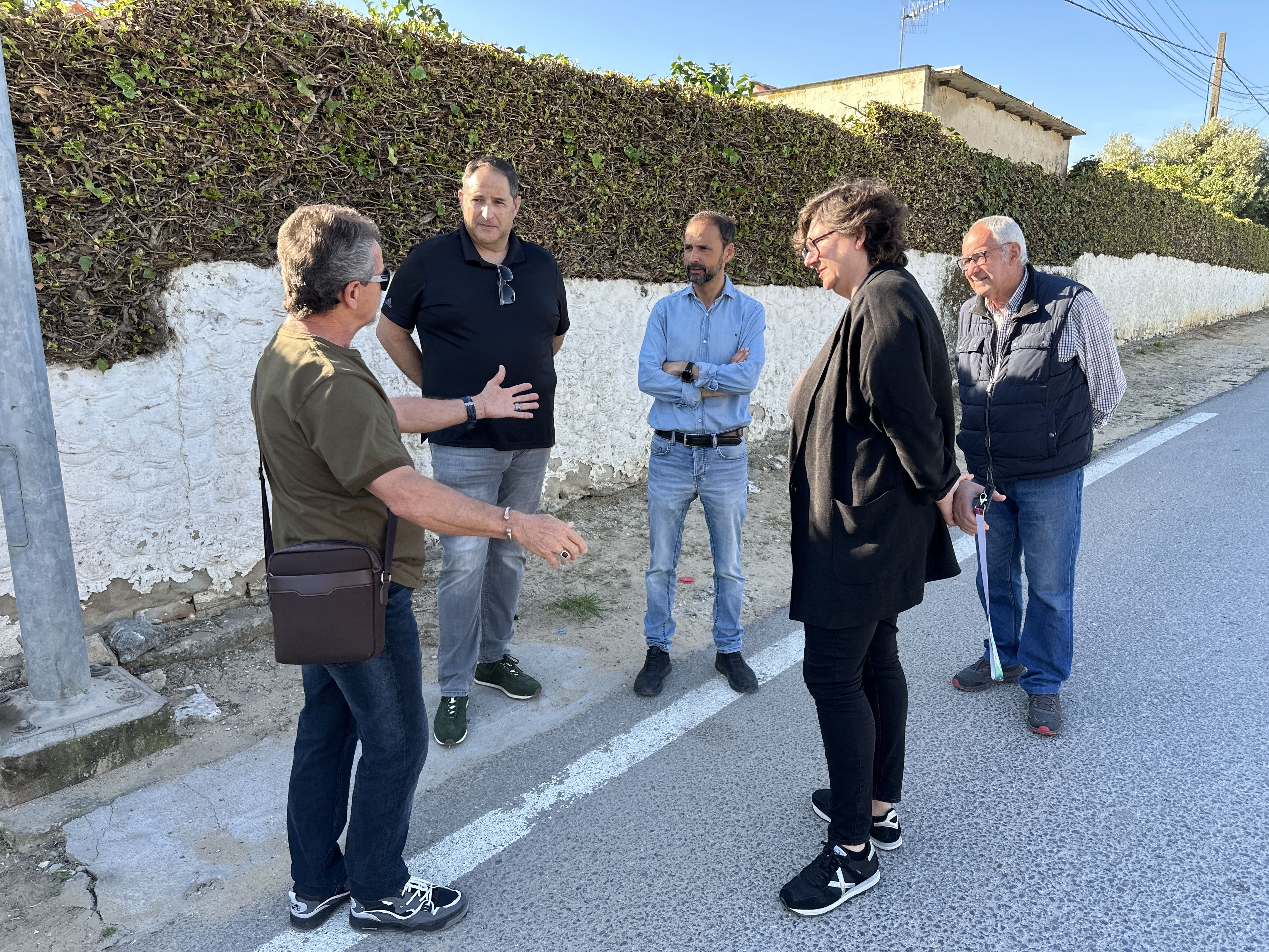 Visita del grupo municipal socialista a los vecinos de El Almendral en Sanlúcar.