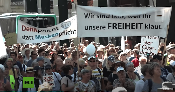 Manifestación negacionista del coronavirus celebrada en Berlín. IMAGEN: RT/YOUTUBE