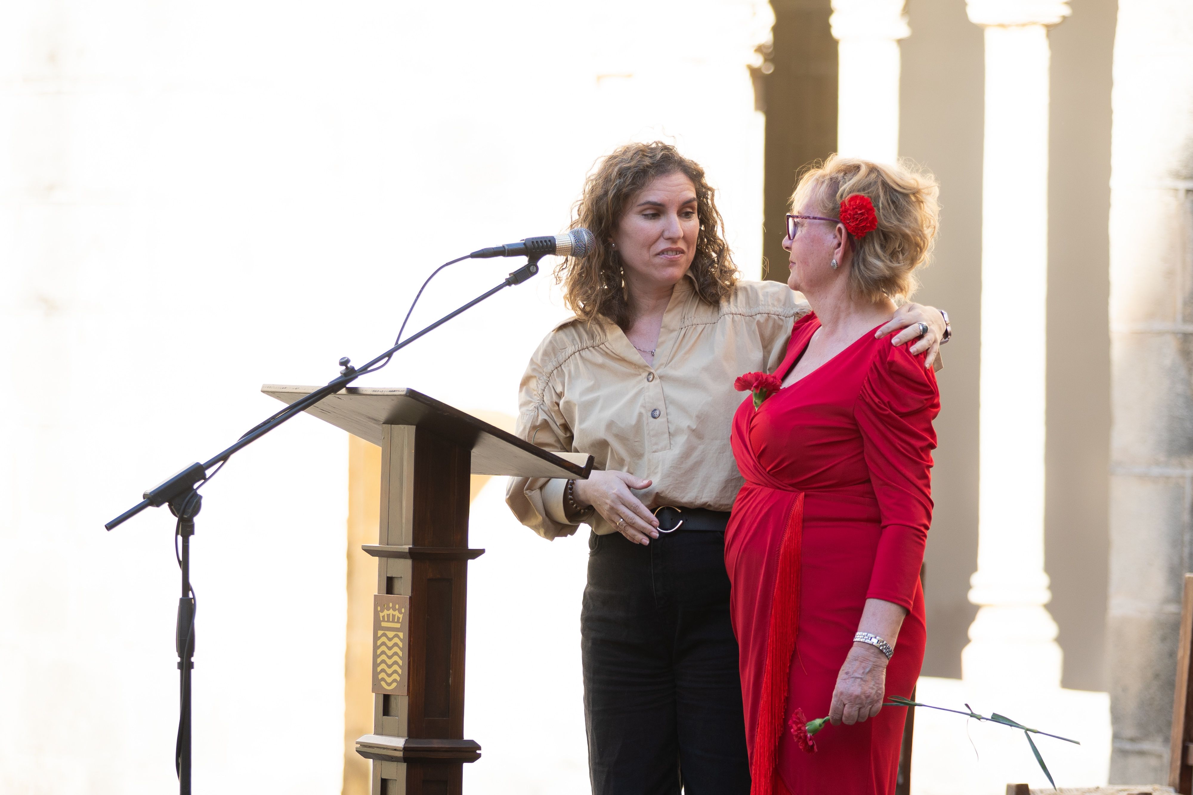  Desfile de 'mujeres con arte' en los Claustros de Santo Domingo de Jerez