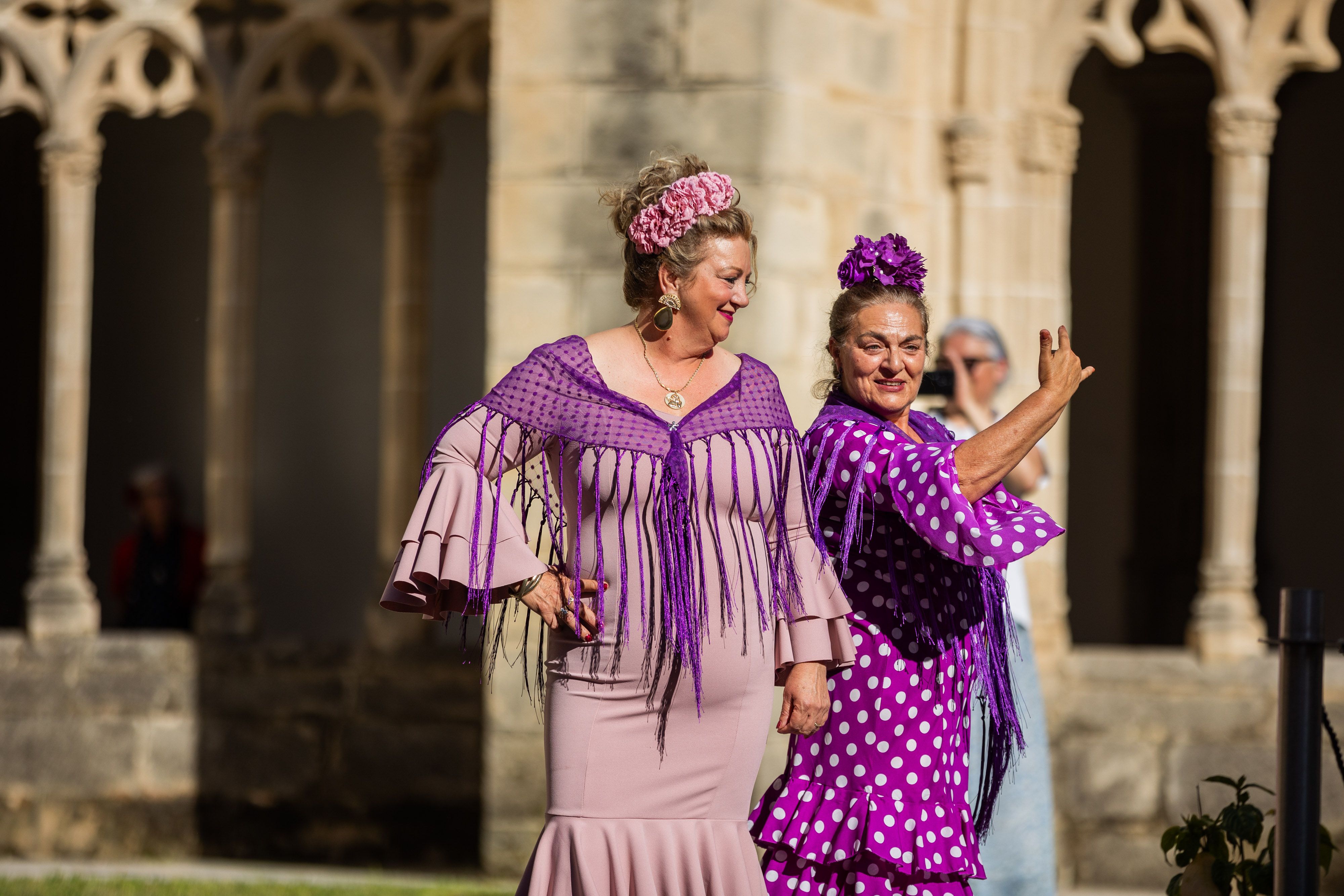  Desfile de 'mujeres con arte' en los Claustros de Santo Domingo de Jerez