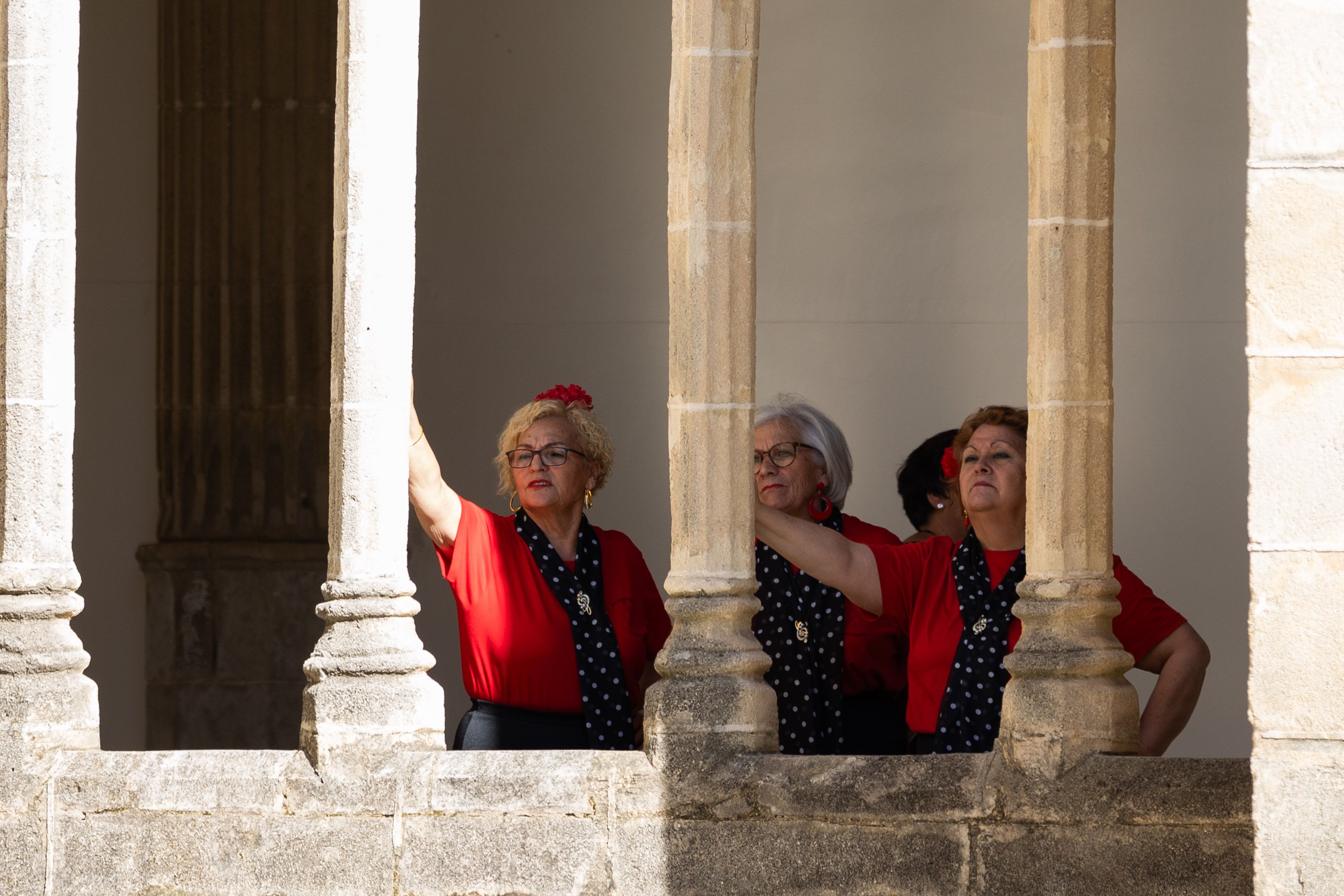  Desfile de 'mujeres con arte' en los Claustros de Santo Domingo de Jerez