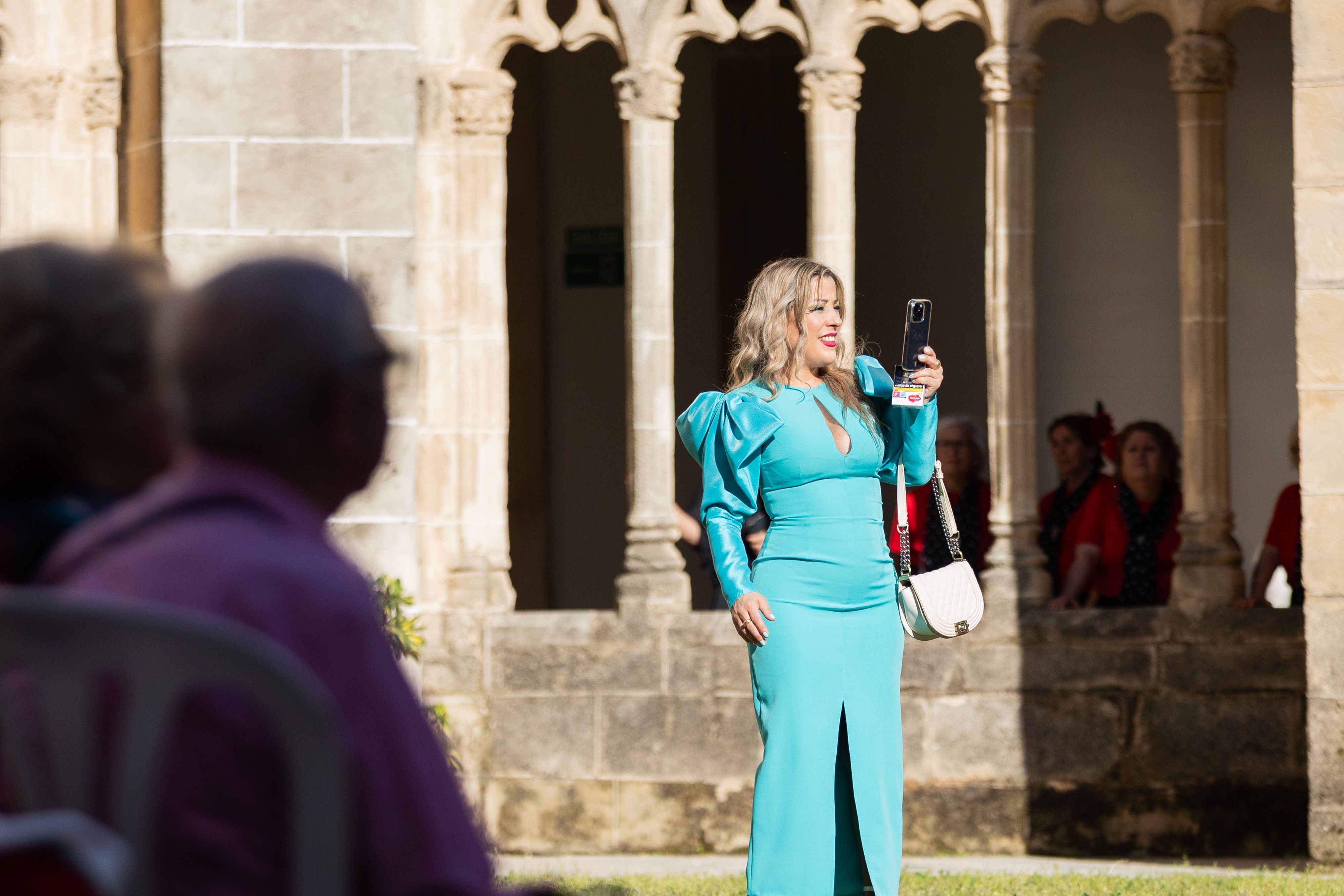  Desfile de 'mujeres con arte' en los Claustros de Santo Domingo de Jerez