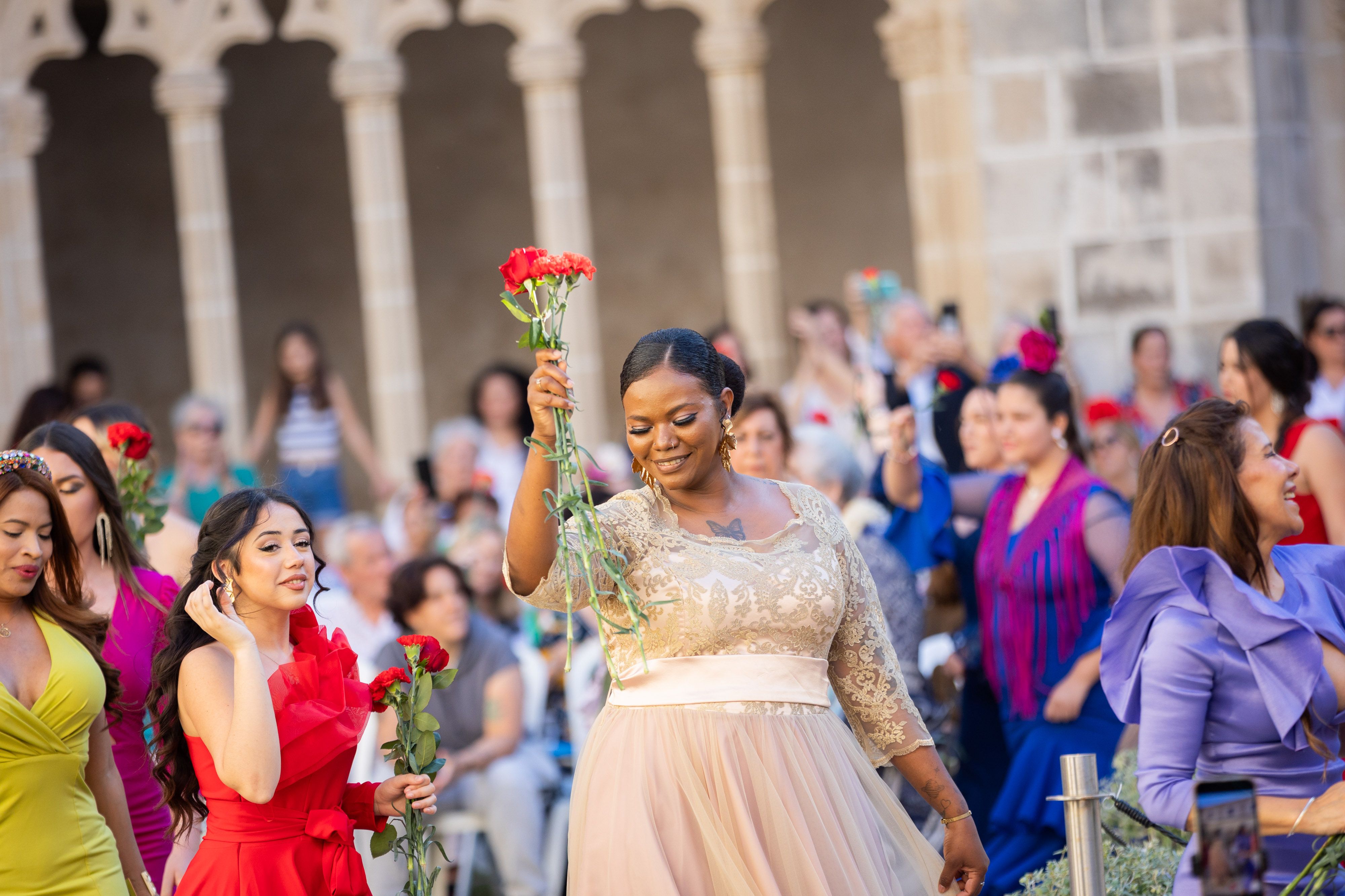  Desfile de 'mujeres con arte' en los Claustros de Santo Domingo de Jerez