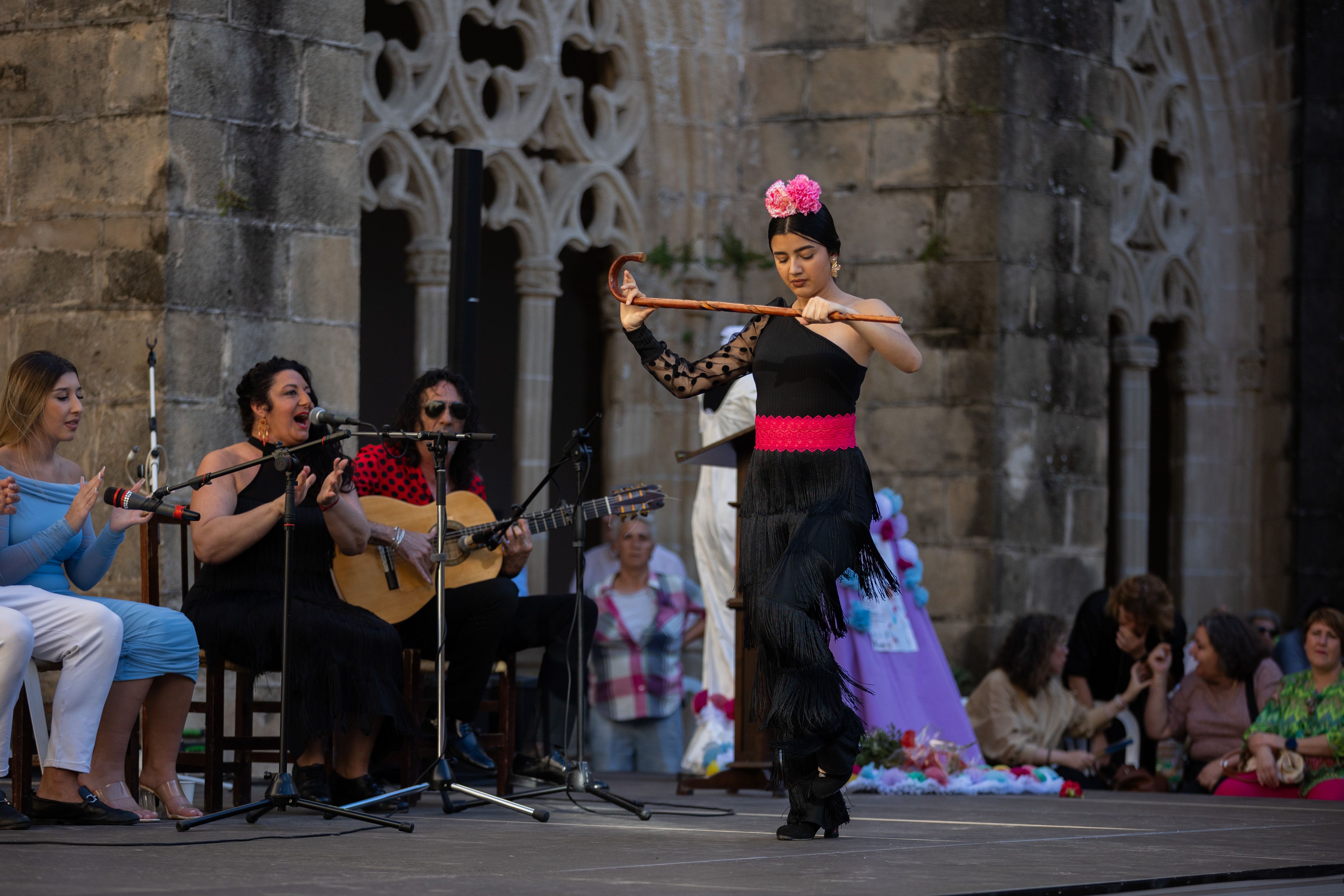  Desfile de 'mujeres con arte' en los Claustros de Santo Domingo de Jerez