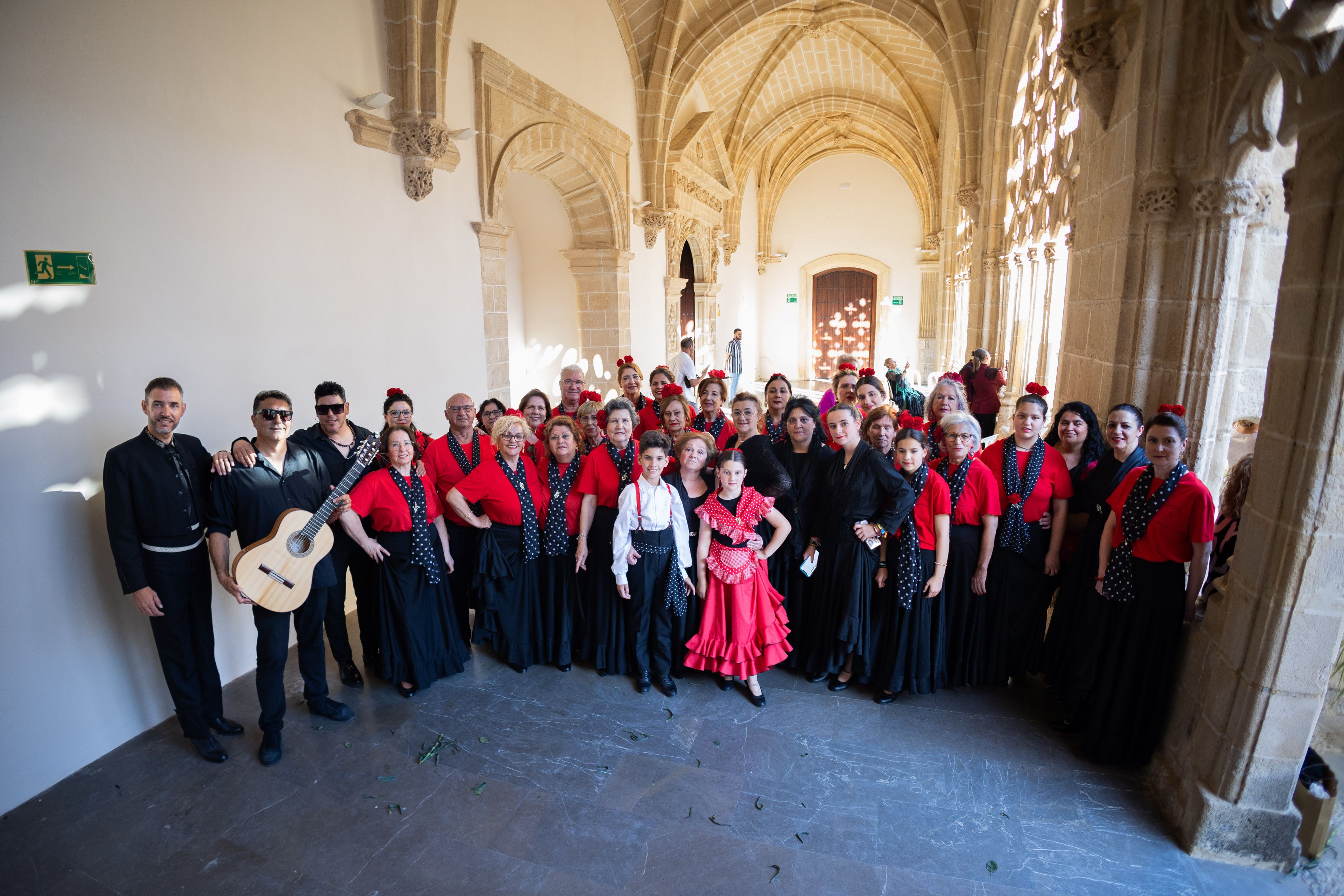  Desfile de 'mujeres con arte' en los Claustros de Santo Domingo de Jerez