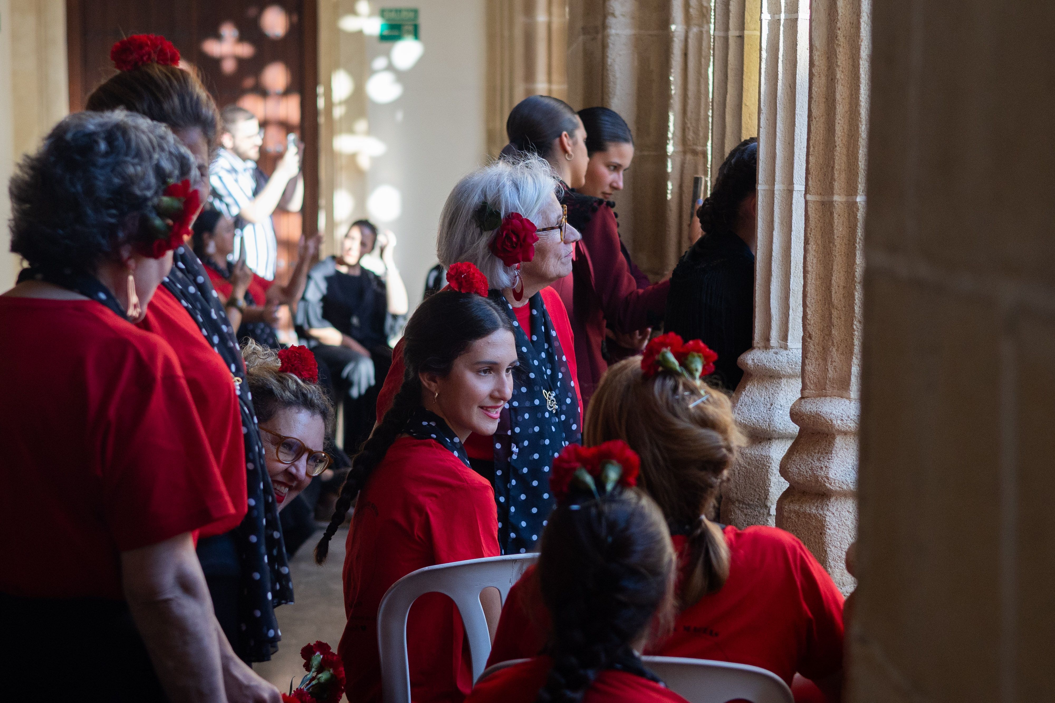  Desfile de 'mujeres con arte' en los Claustros de Santo Domingo de Jerez
