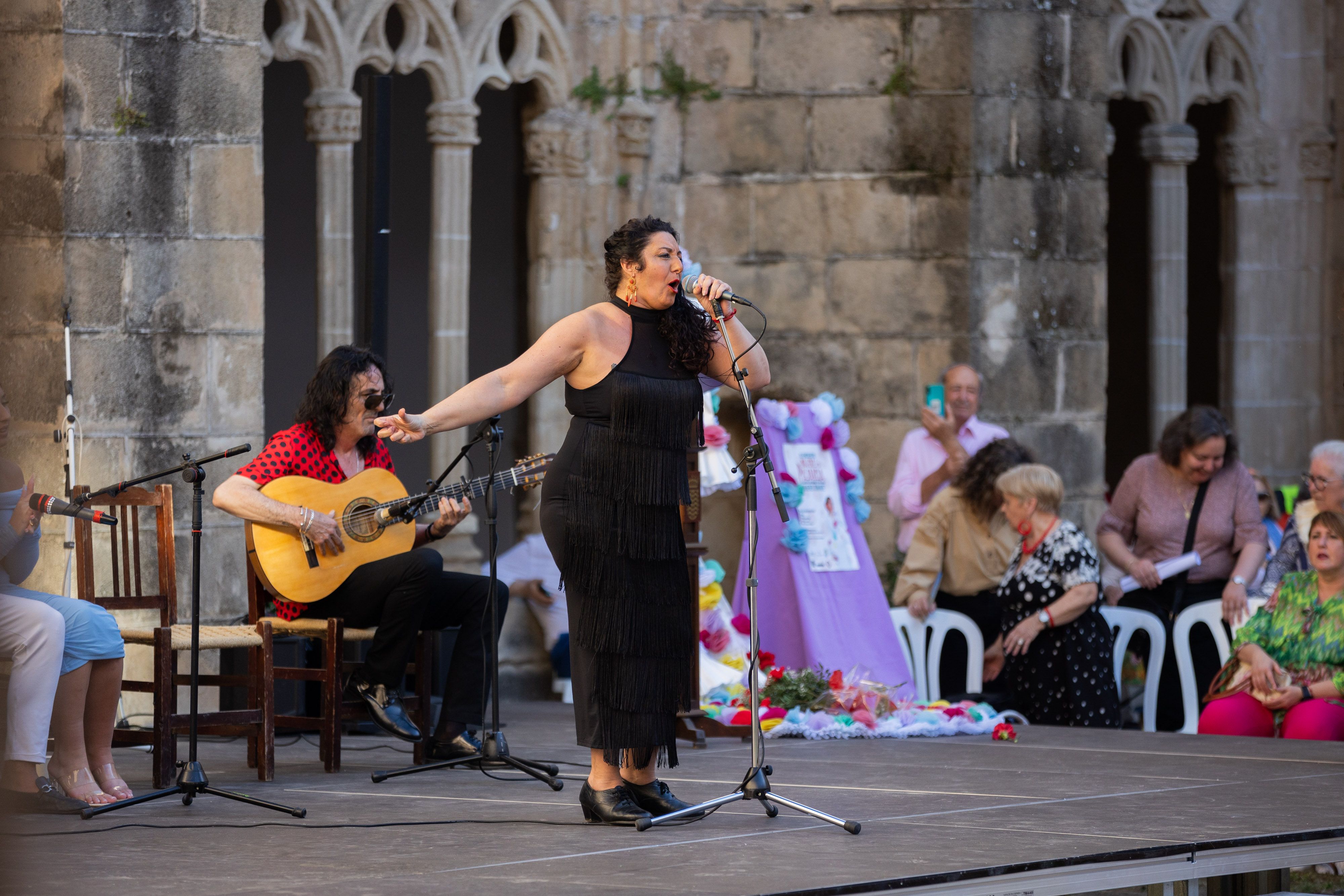  Desfile de 'mujeres con arte' en los Claustros de Santo Domingo de Jerez