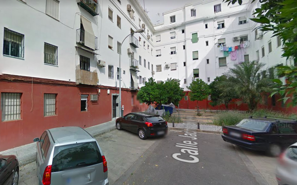 Calle Jacinto Benavente de Sevilla en una imagen de Google Street View