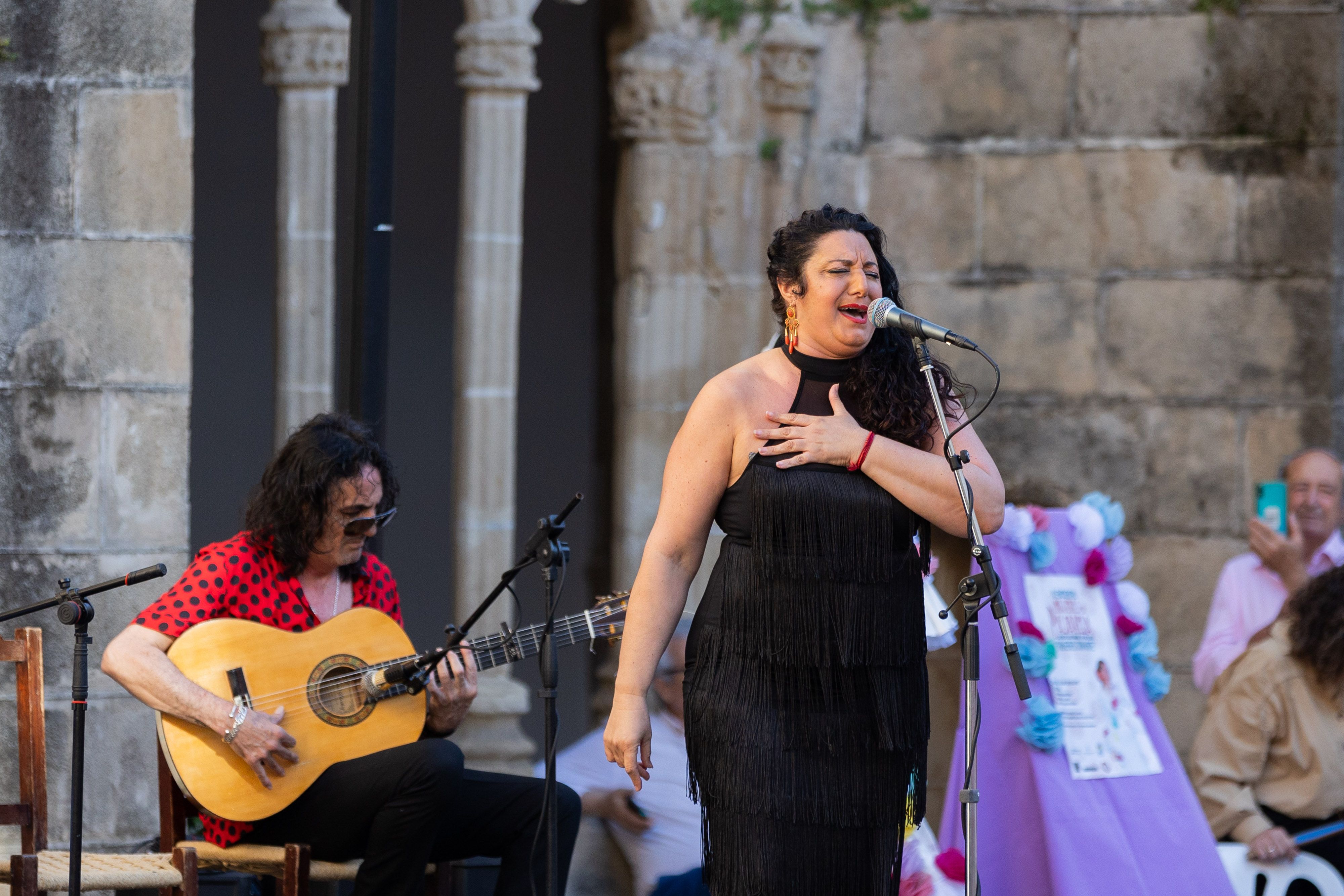  Desfile de 'mujeres con arte' en los Claustros de Santo Domingo de Jerez