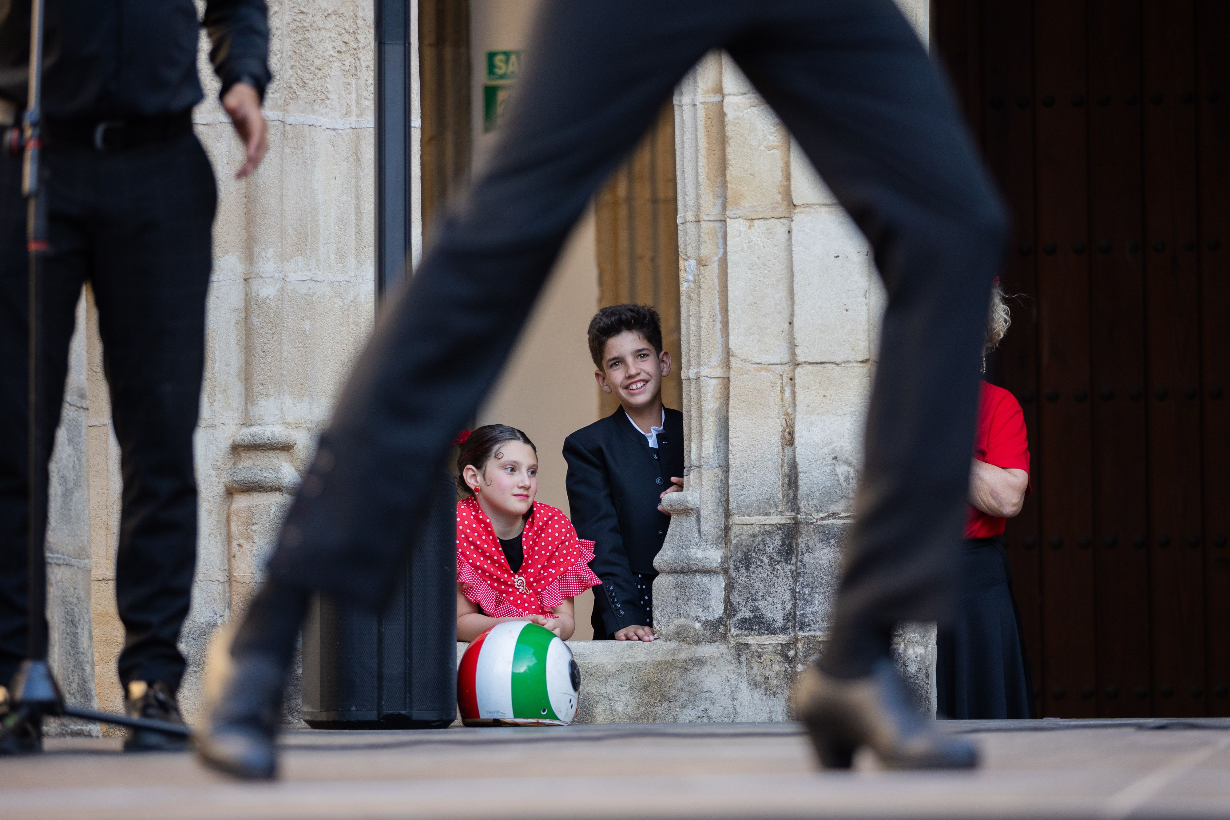  Desfile de 'mujeres con arte' en los Claustros de Santo Domingo de Jerez