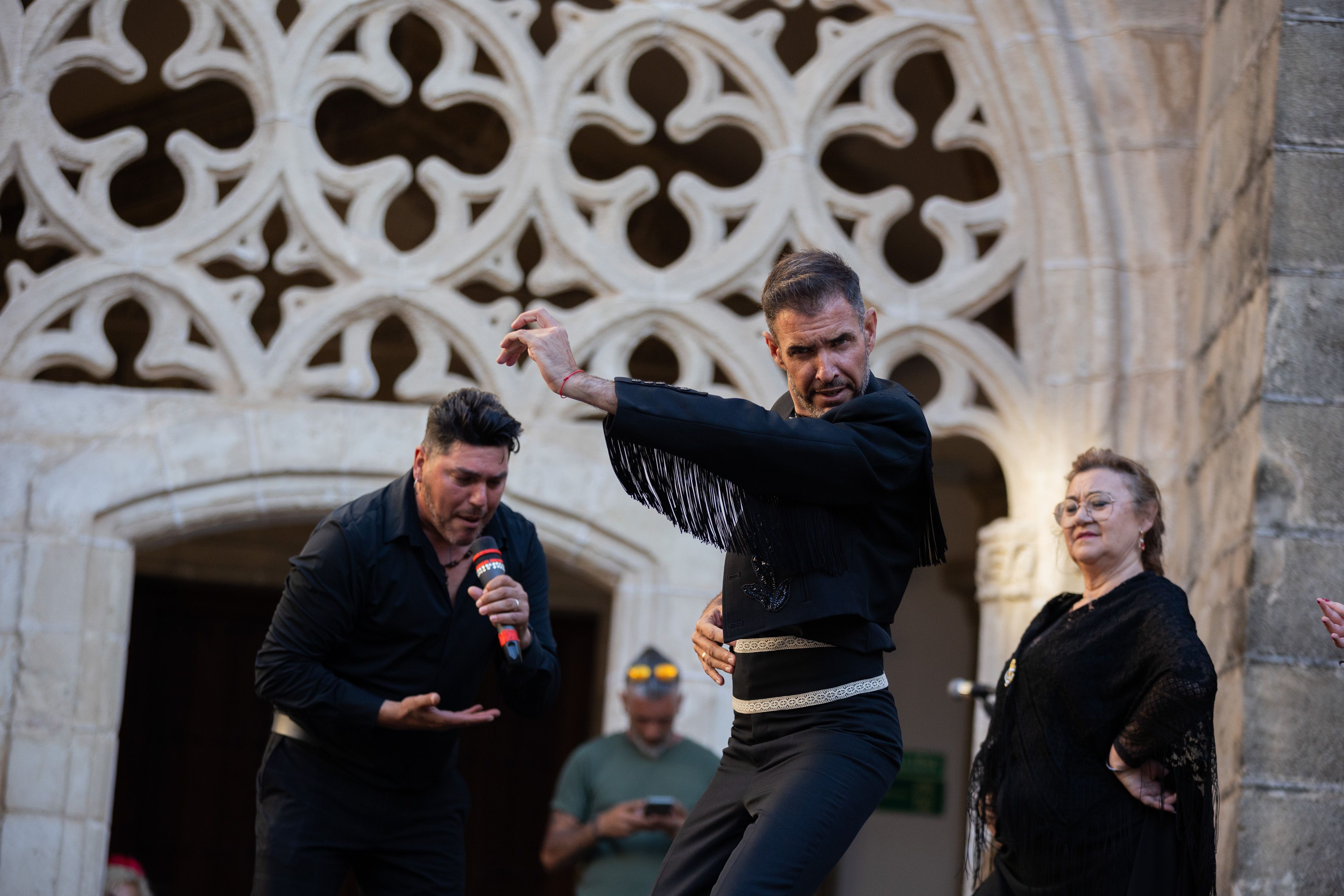  Desfile de 'mujeres con arte' en los Claustros de Santo Domingo de Jerez