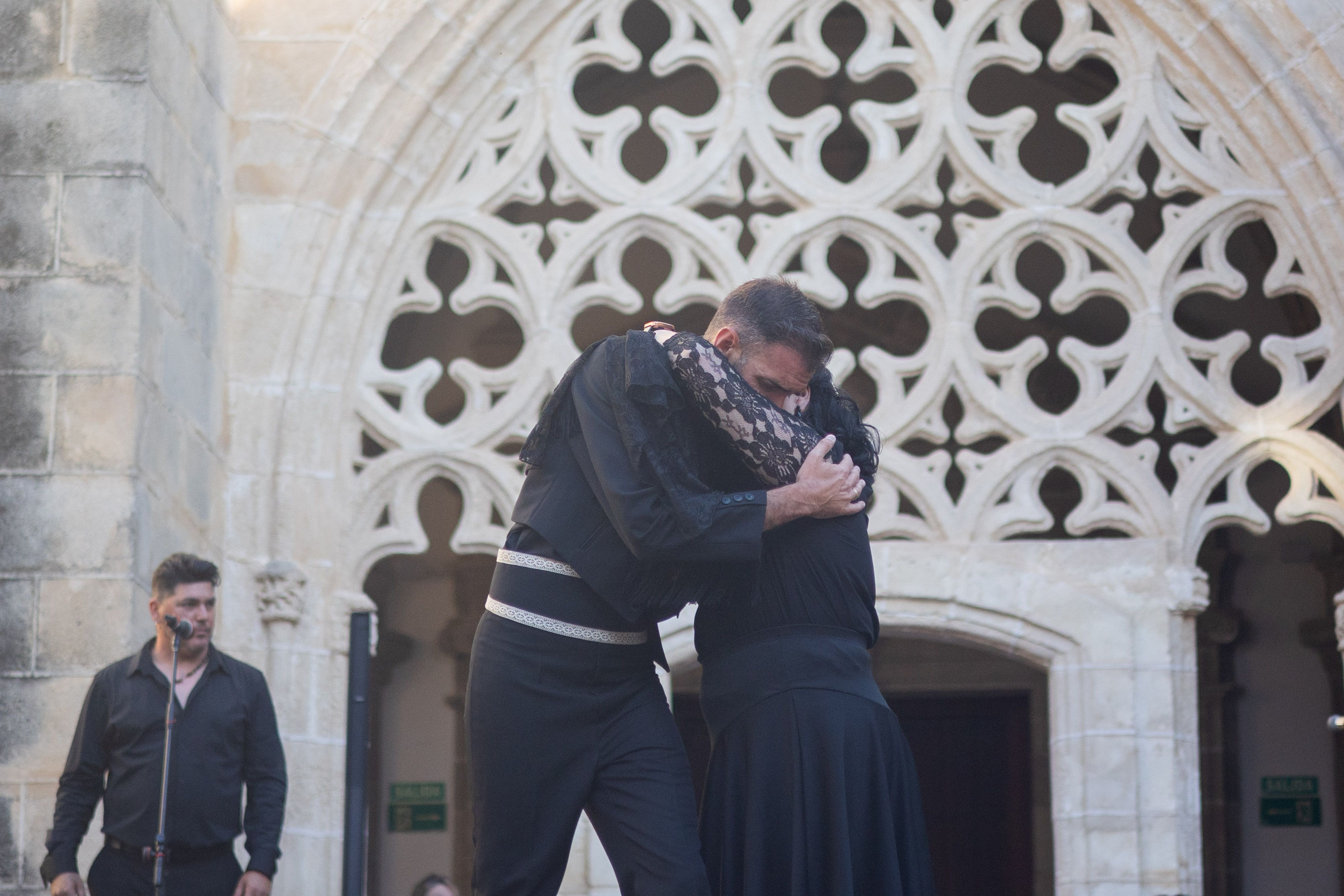  Desfile de 'mujeres con arte' en los Claustros de Santo Domingo de Jerez