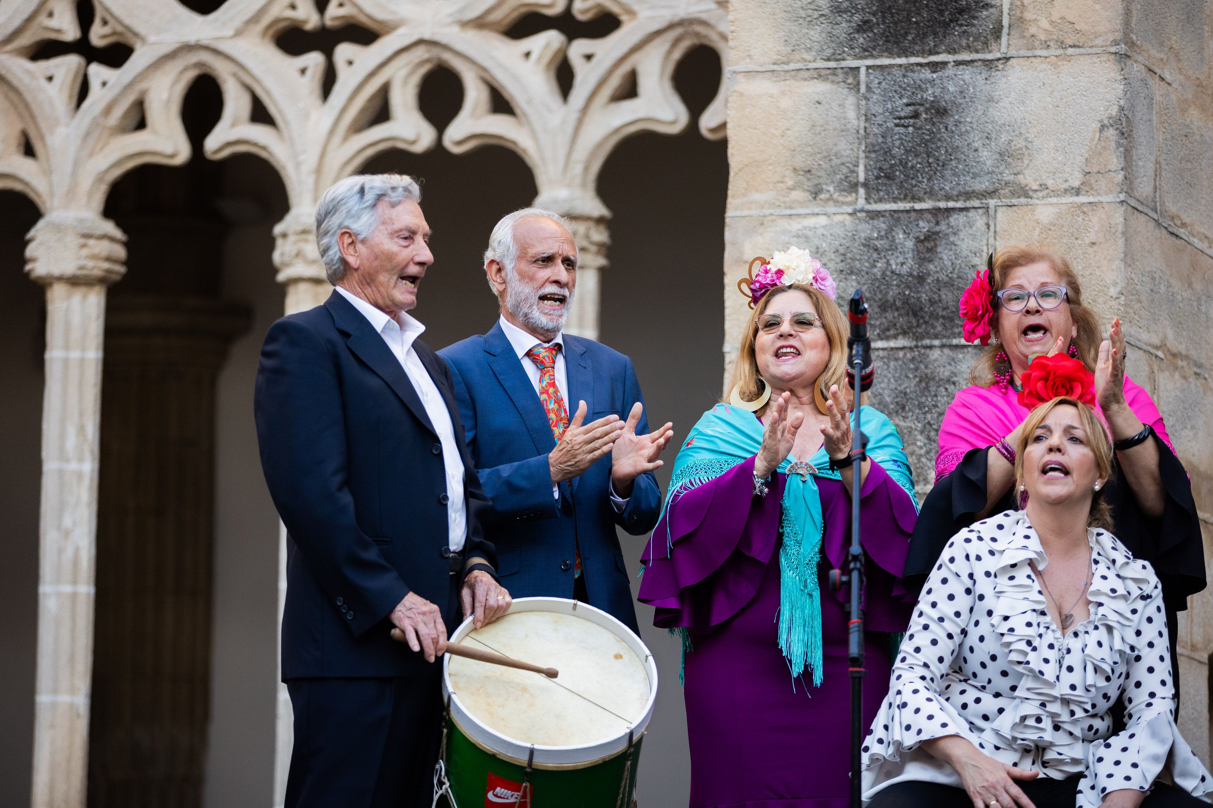  Desfile de 'mujeres con arte' en los Claustros de Santo Domingo de Jerez