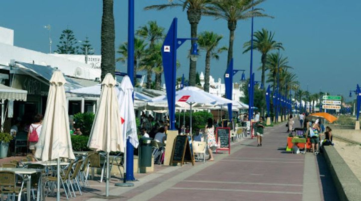 Paseo marítimo de La Barrosa en Chiclana.