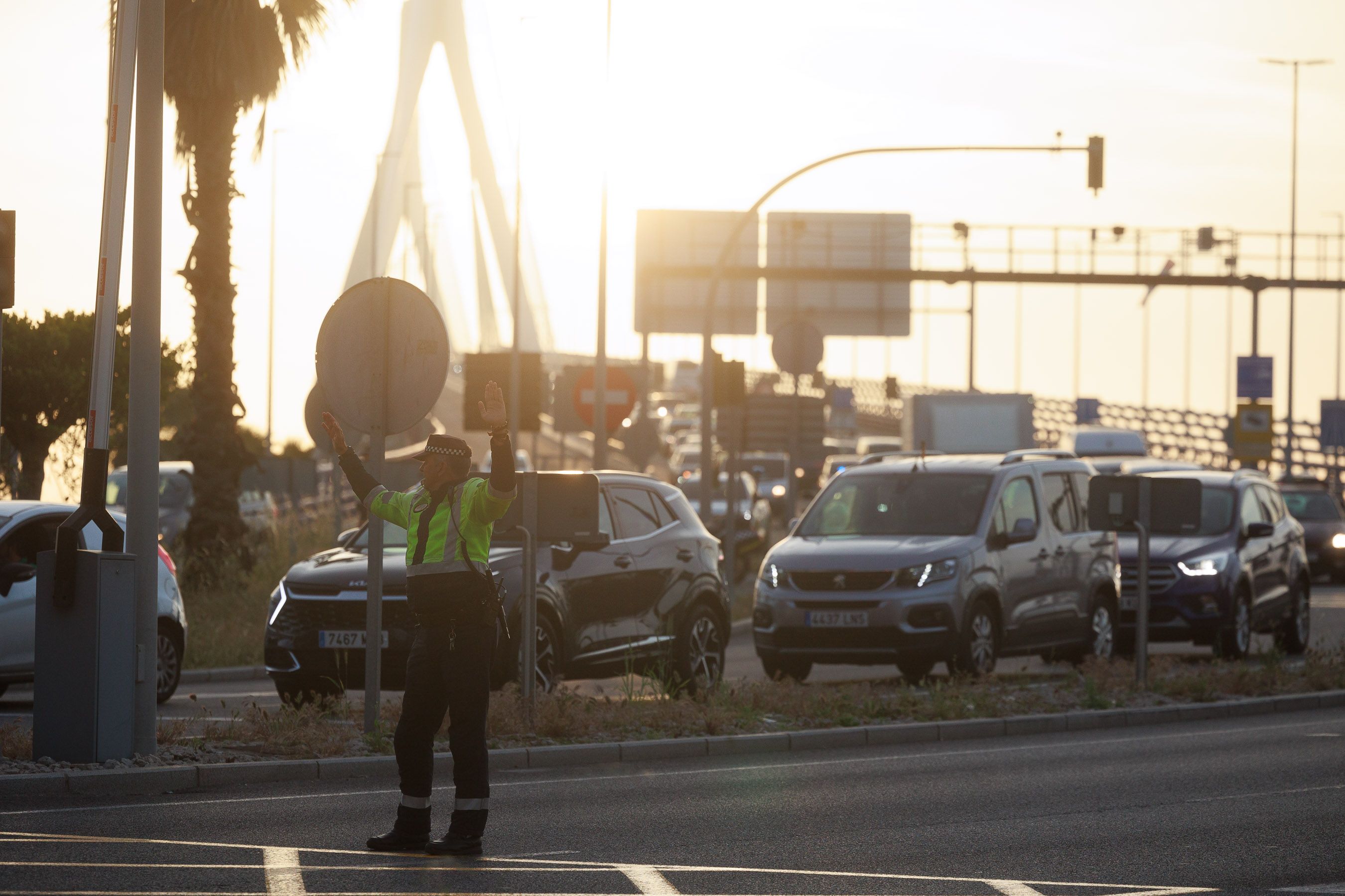 Un mes de obras en el  puente Carranza en Cádiz