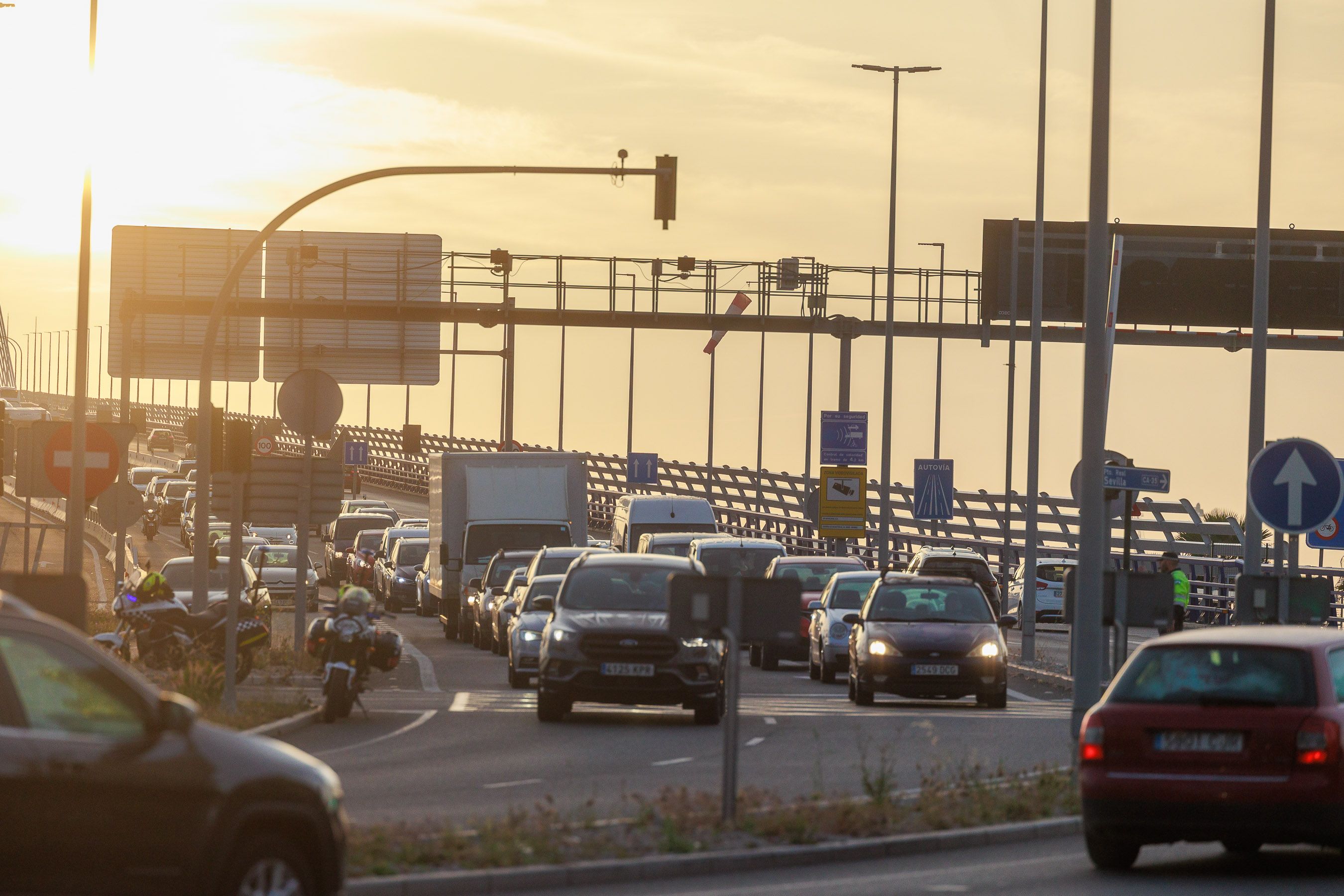 Un mes de obras en el  puente Carranza en Cádiz