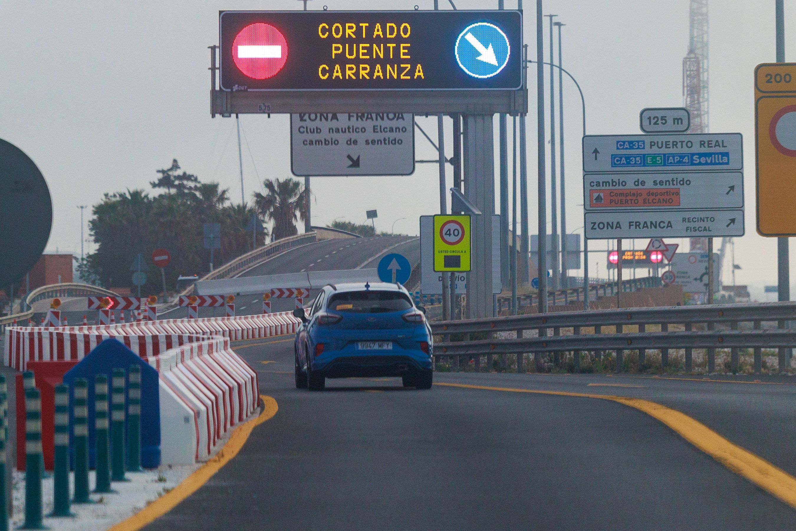 Un mes de obras en el  puente Carranza en Cádiz