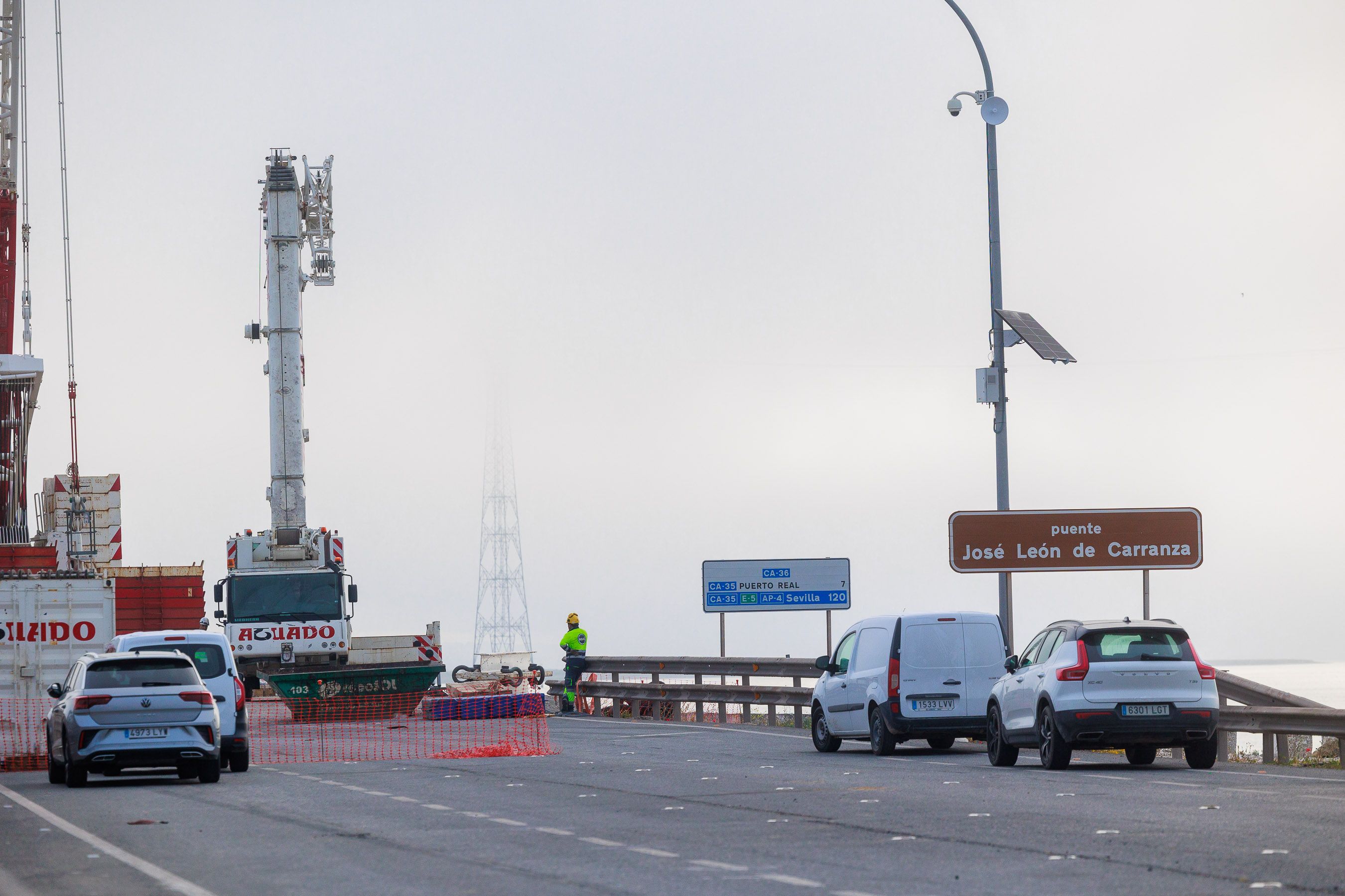 Un mes de obras en el  puente Carranza en Cádiz