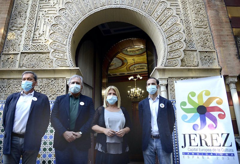 La alcaldesa Mamen Sánchez, con Víctor Mora, alcalde de Sanlúcar, y los delegados Francisco Camas y Javier Gómez Porrúa.