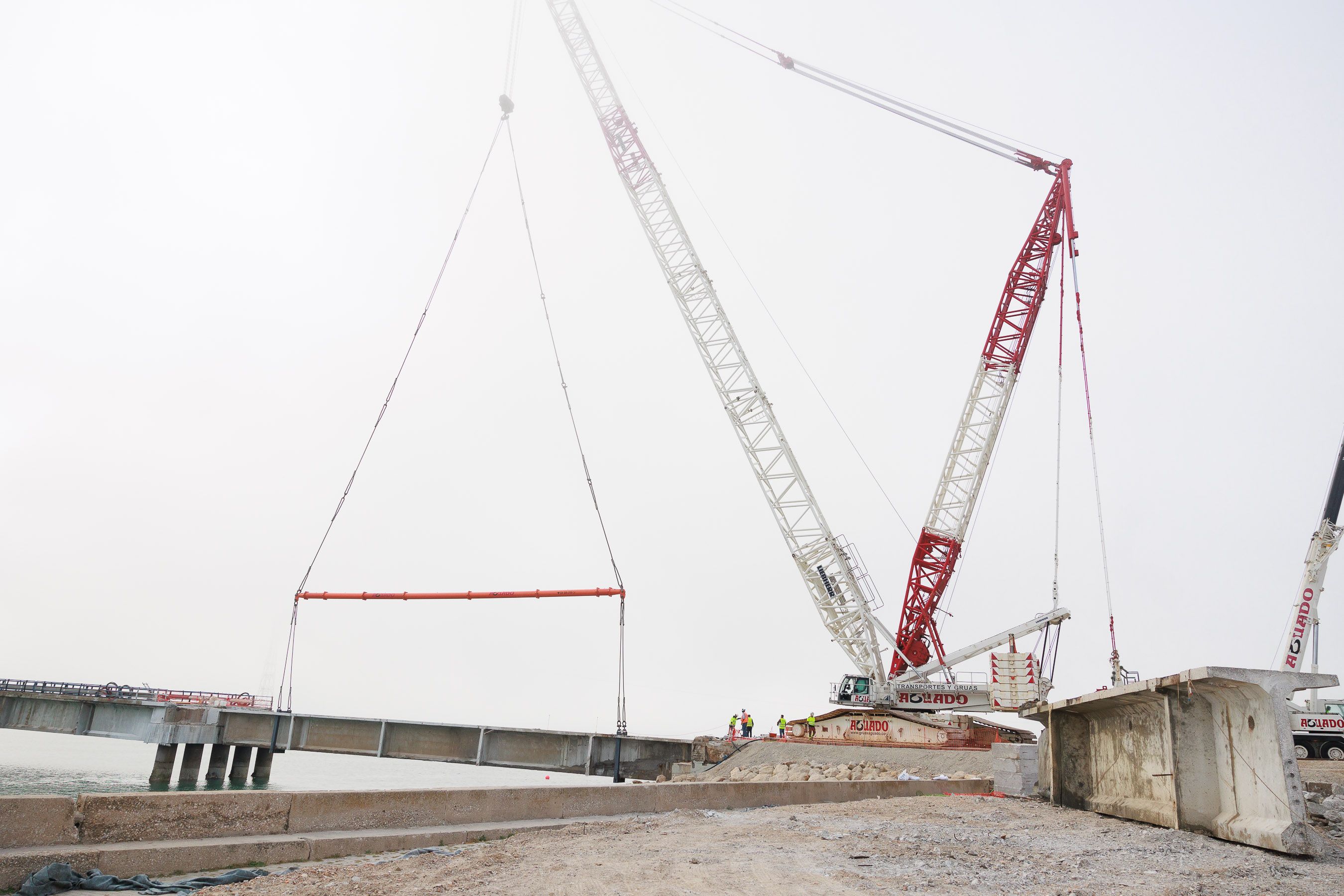 Un mes de obras en el  puente Carranza en Cádiz