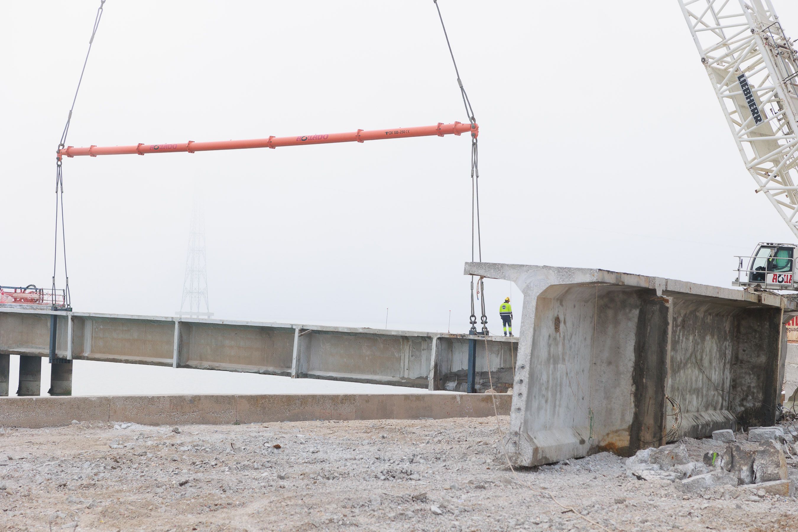 Un mes de obras en el  puente Carranza en Cádiz