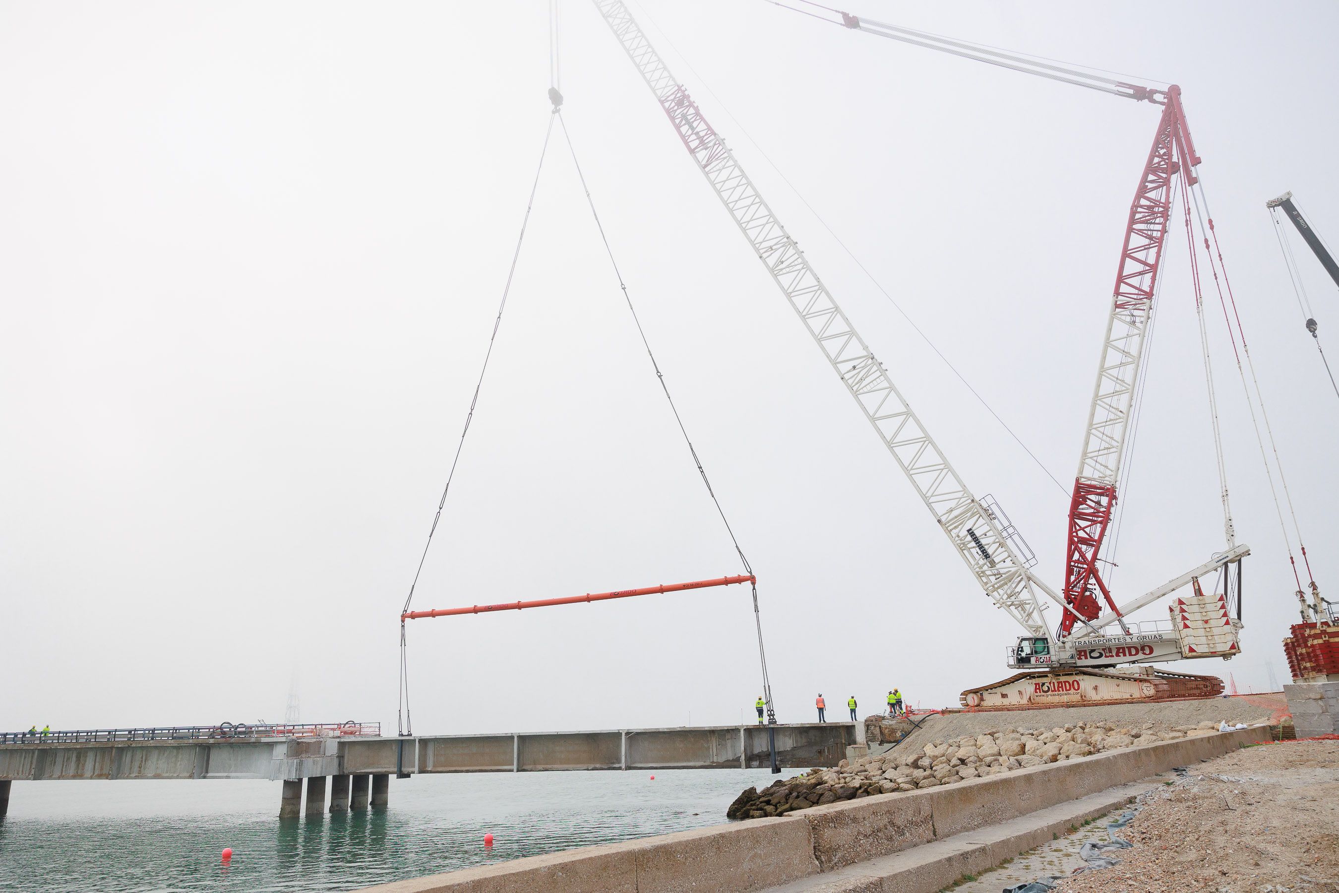Un mes de obras en el  puente Carranza en Cádiz