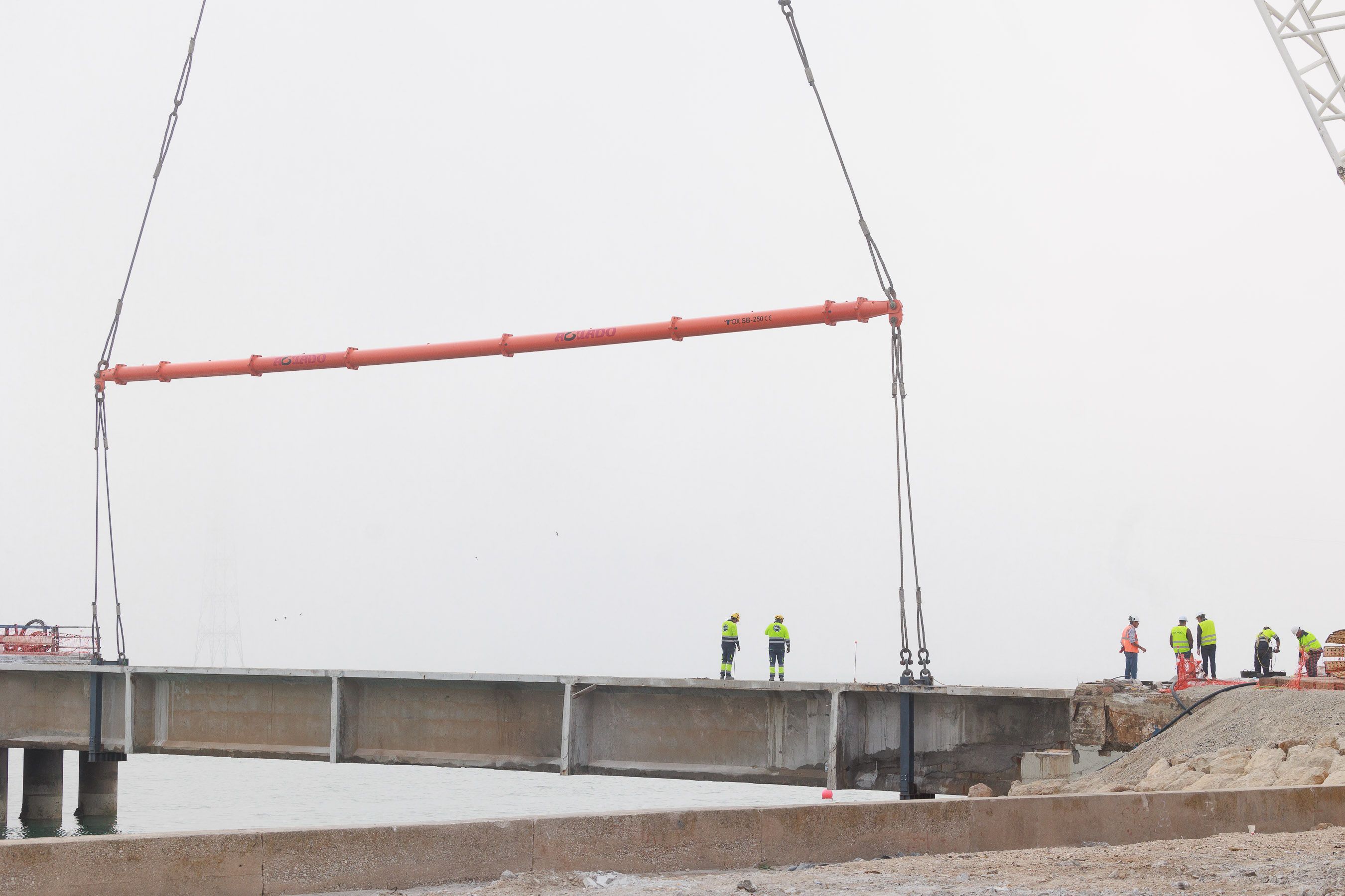 Un mes de obras en el  puente Carranza en Cádiz