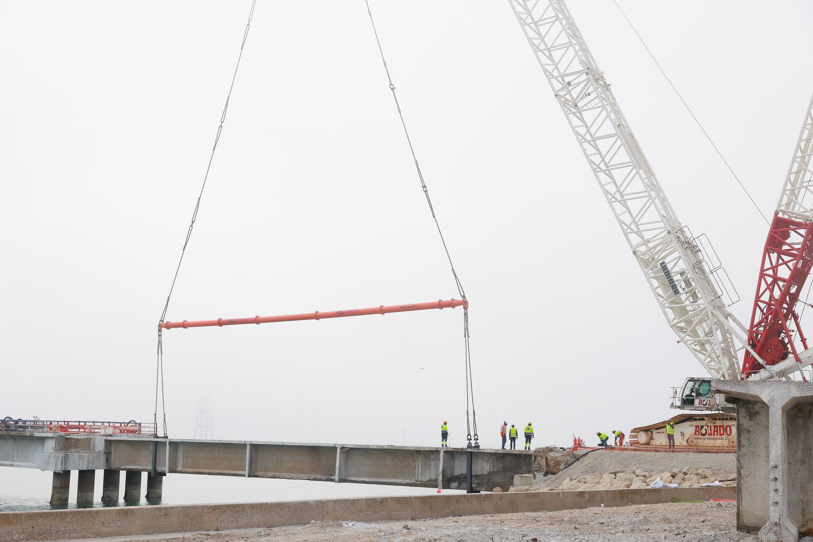 Un mes de obras en el  puente Carranza en Cádiz