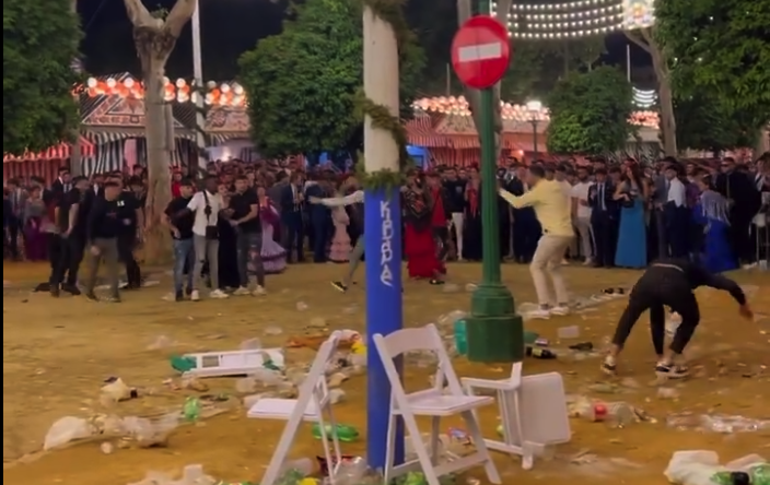Pelea en la Feria de Sevilla, en un vídeo viral.