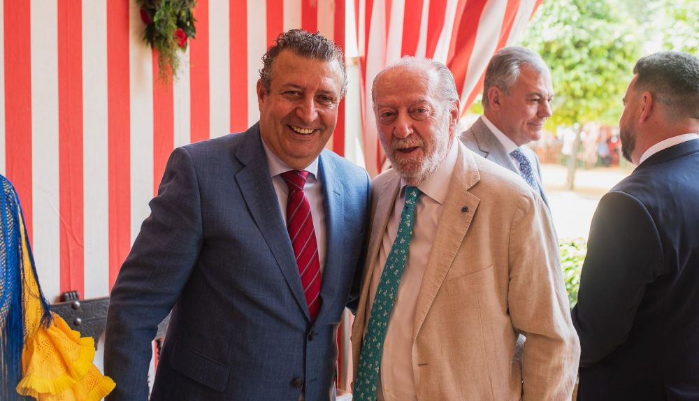 La recepción de Diputación de Sevilla en la caseta municipal, en imágenes.